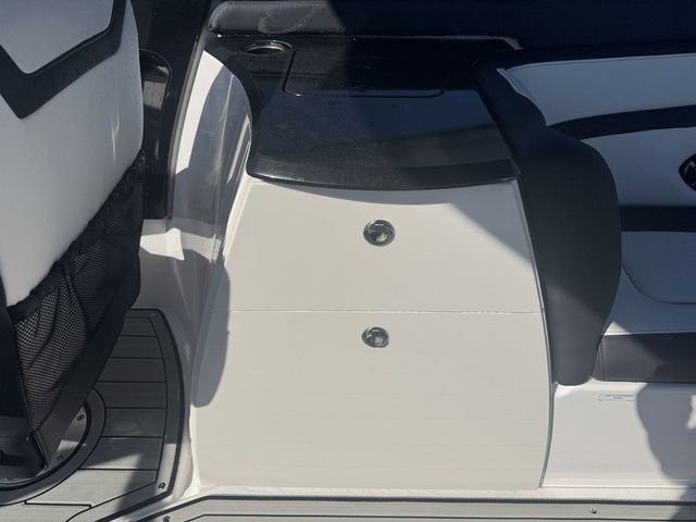 2025 Yamaha Boats 275SE - 17