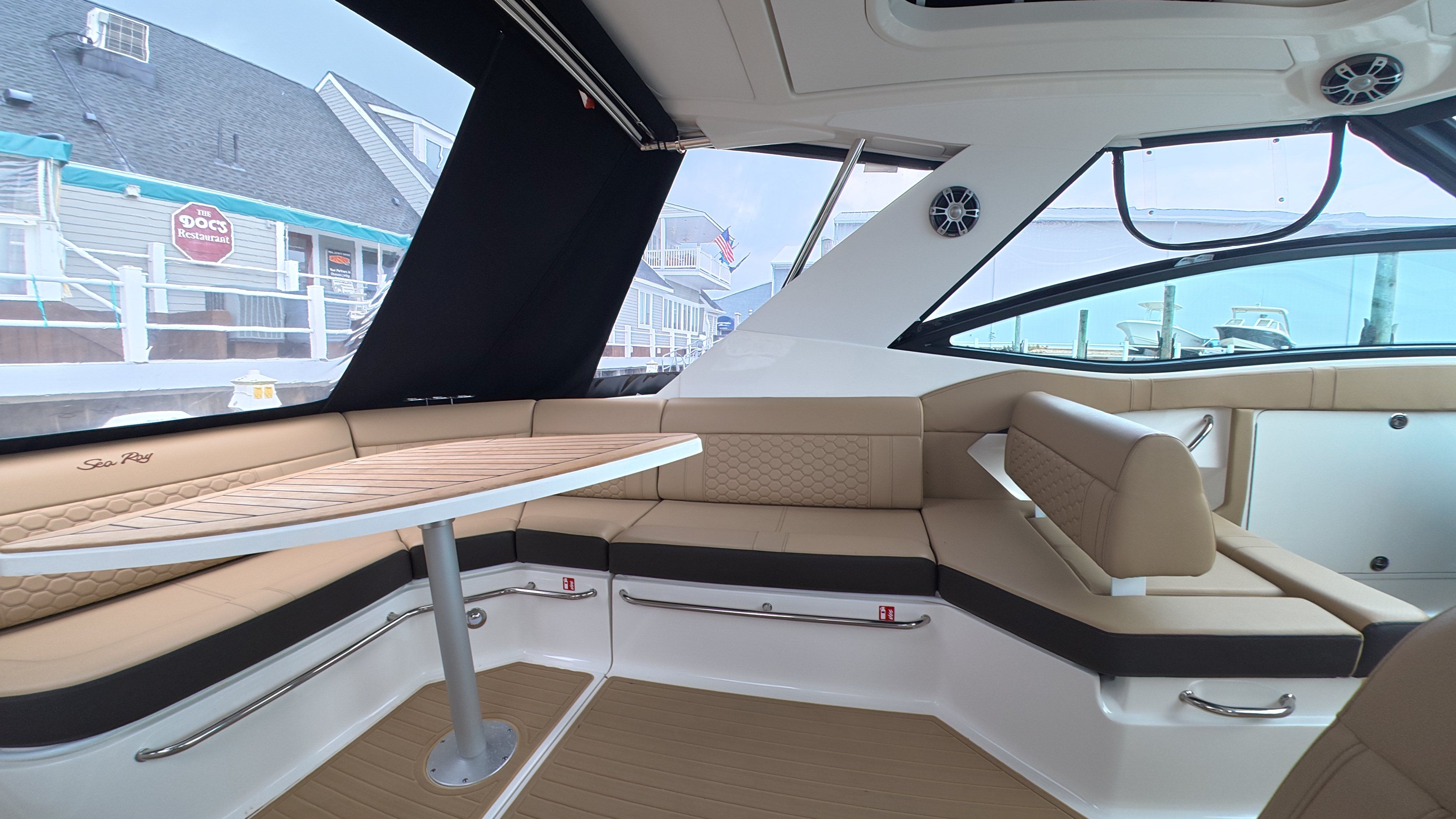 2025 Sea Ray Sundancer 320 Outboard - 10