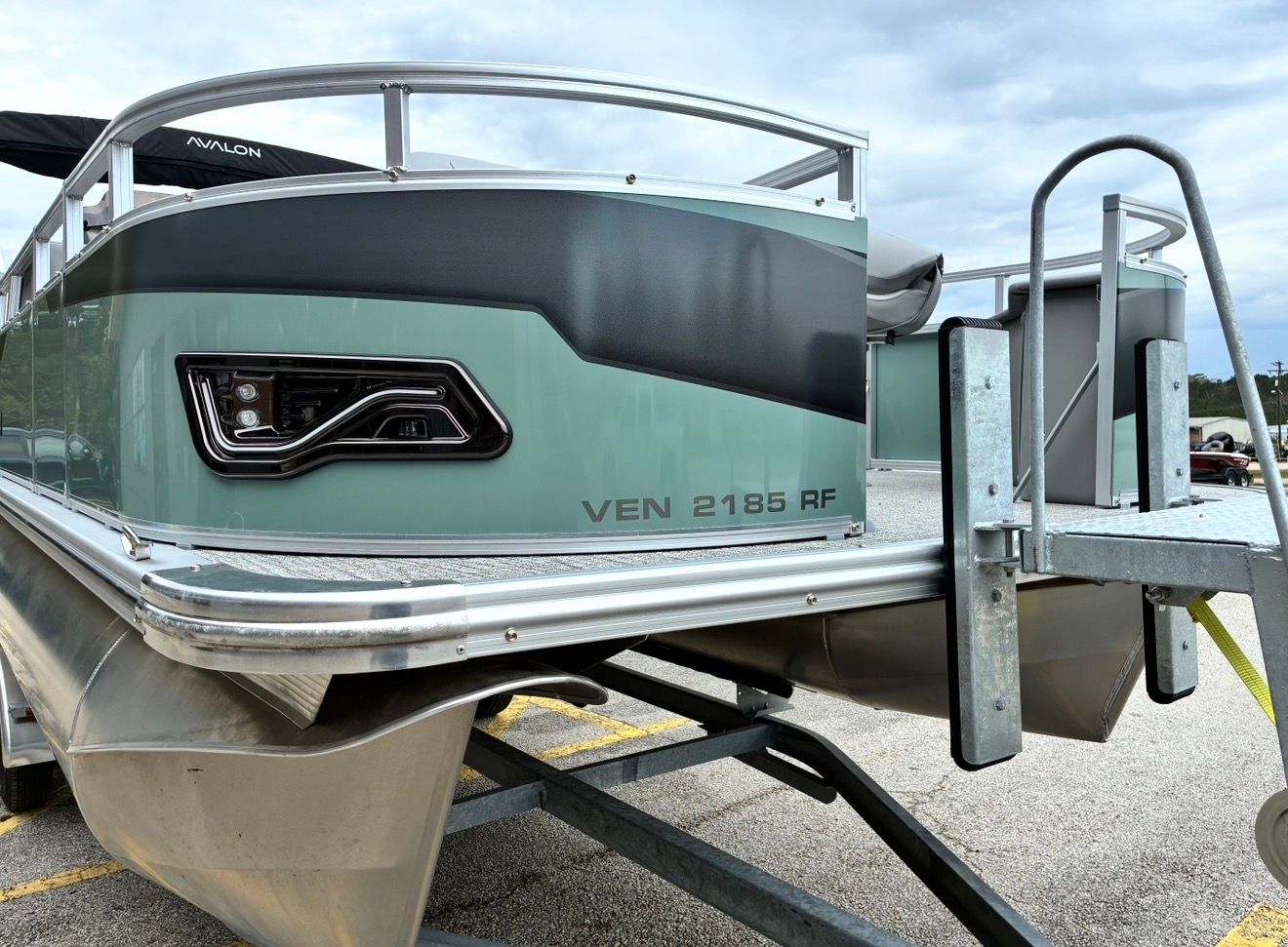 2026 Avalon Venture 85 Rear Fish - 21' - 5