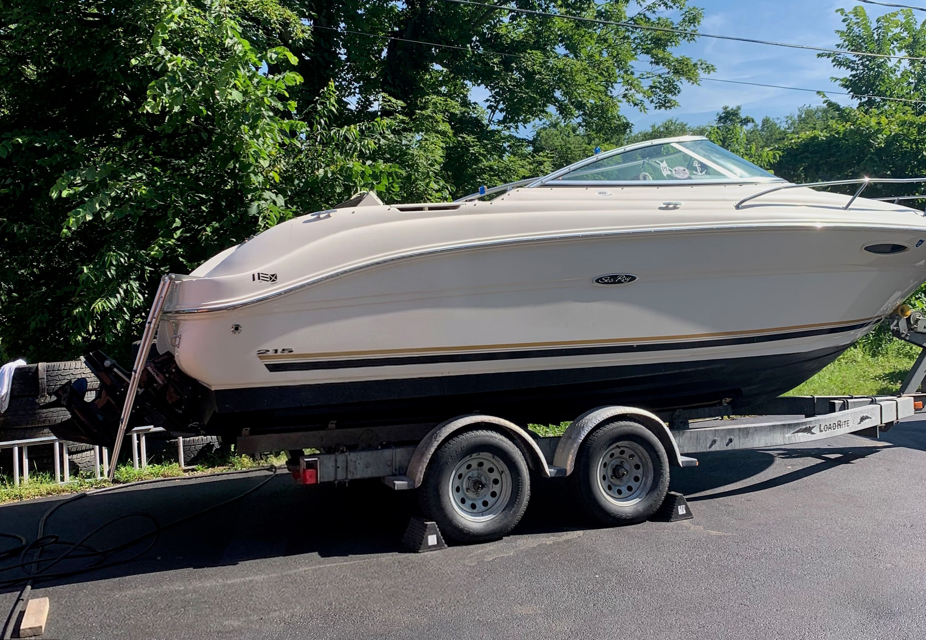 2006 Sea Ray 215 Weekender on trailer outdoors.