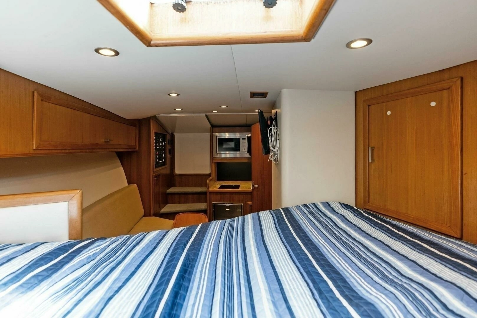 2018 Custom Carolina 35 Express - Image 36