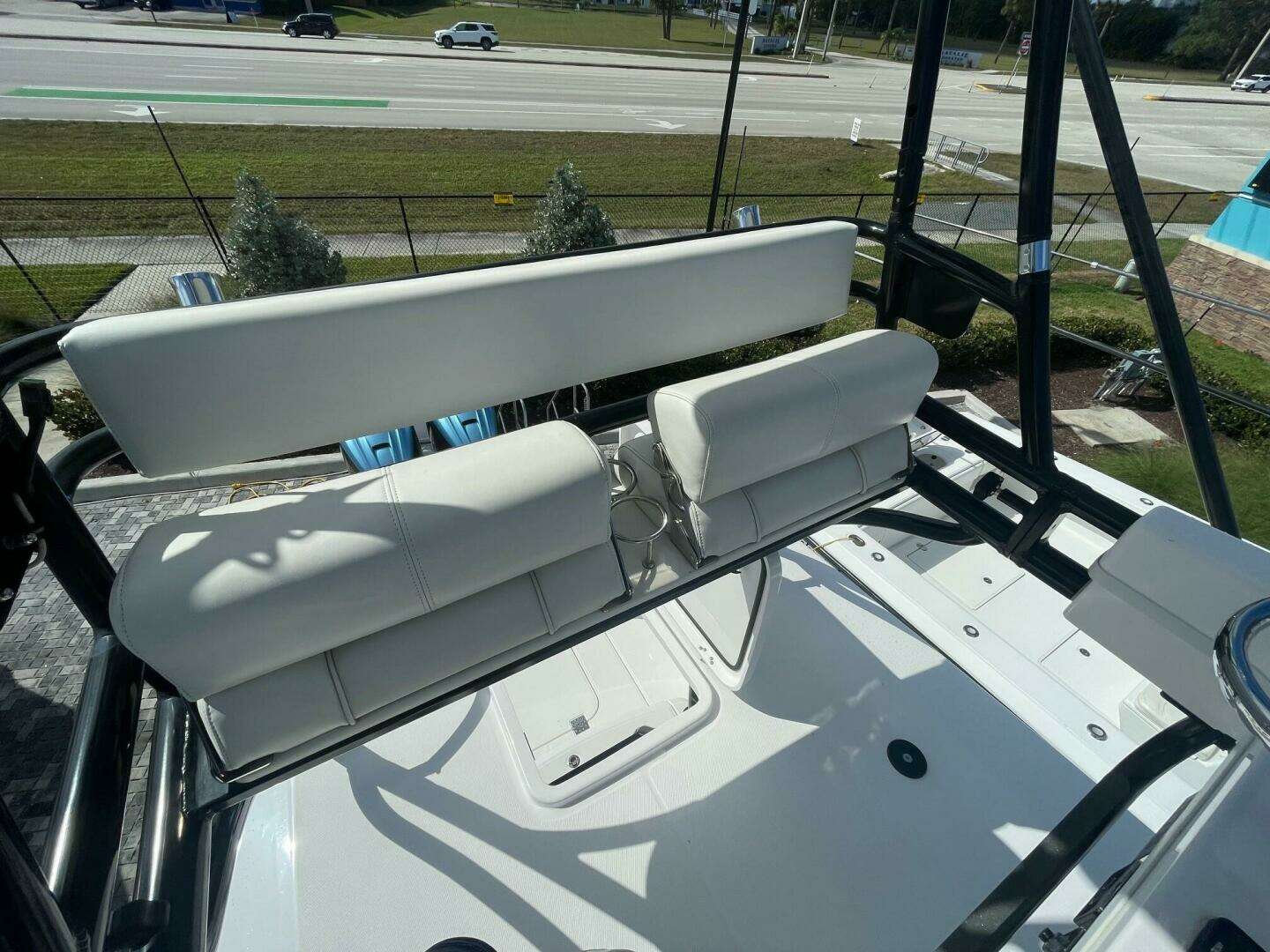 2022 Everglades 335 Center Console - Image 23
