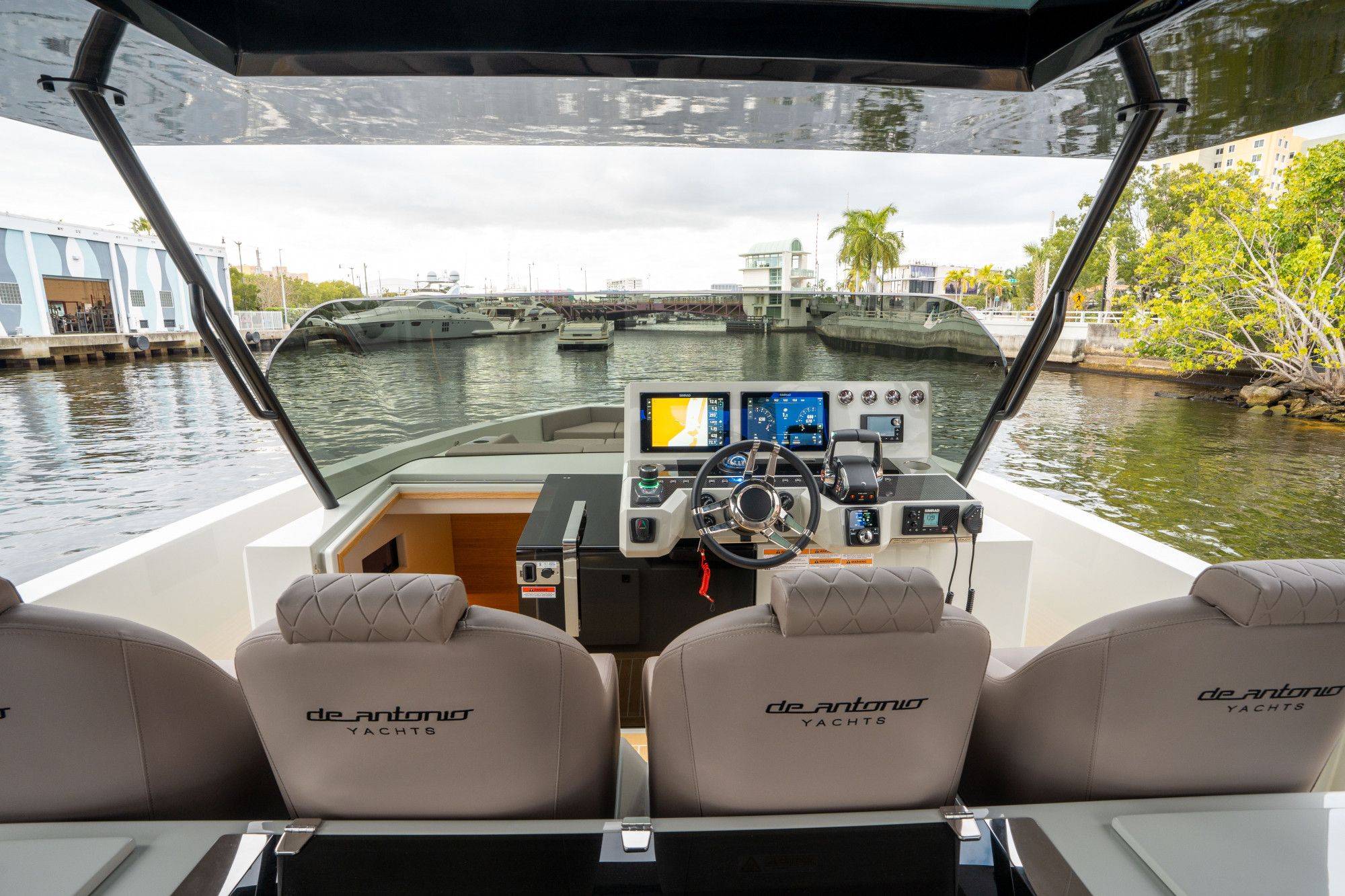 2025 De Antonio Yachts D42 Open - 22