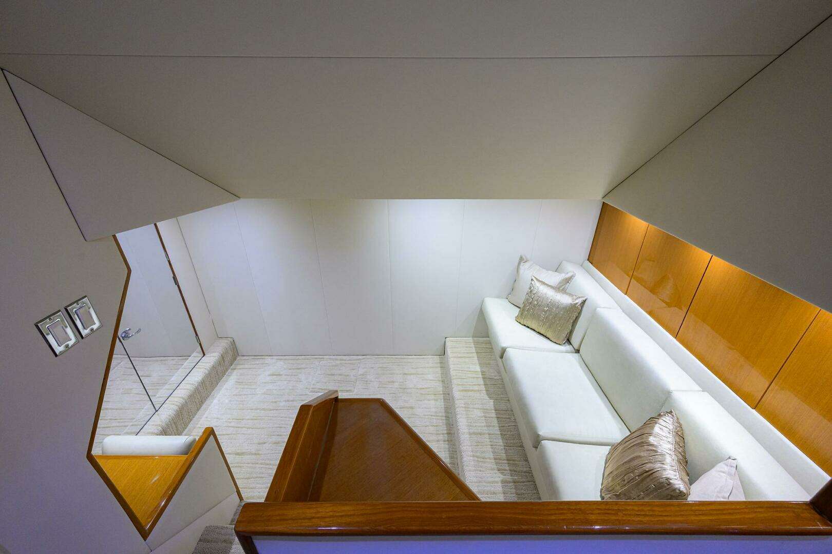 2004 Viking 65 Enclosed Bridge w/Tower - Image 31