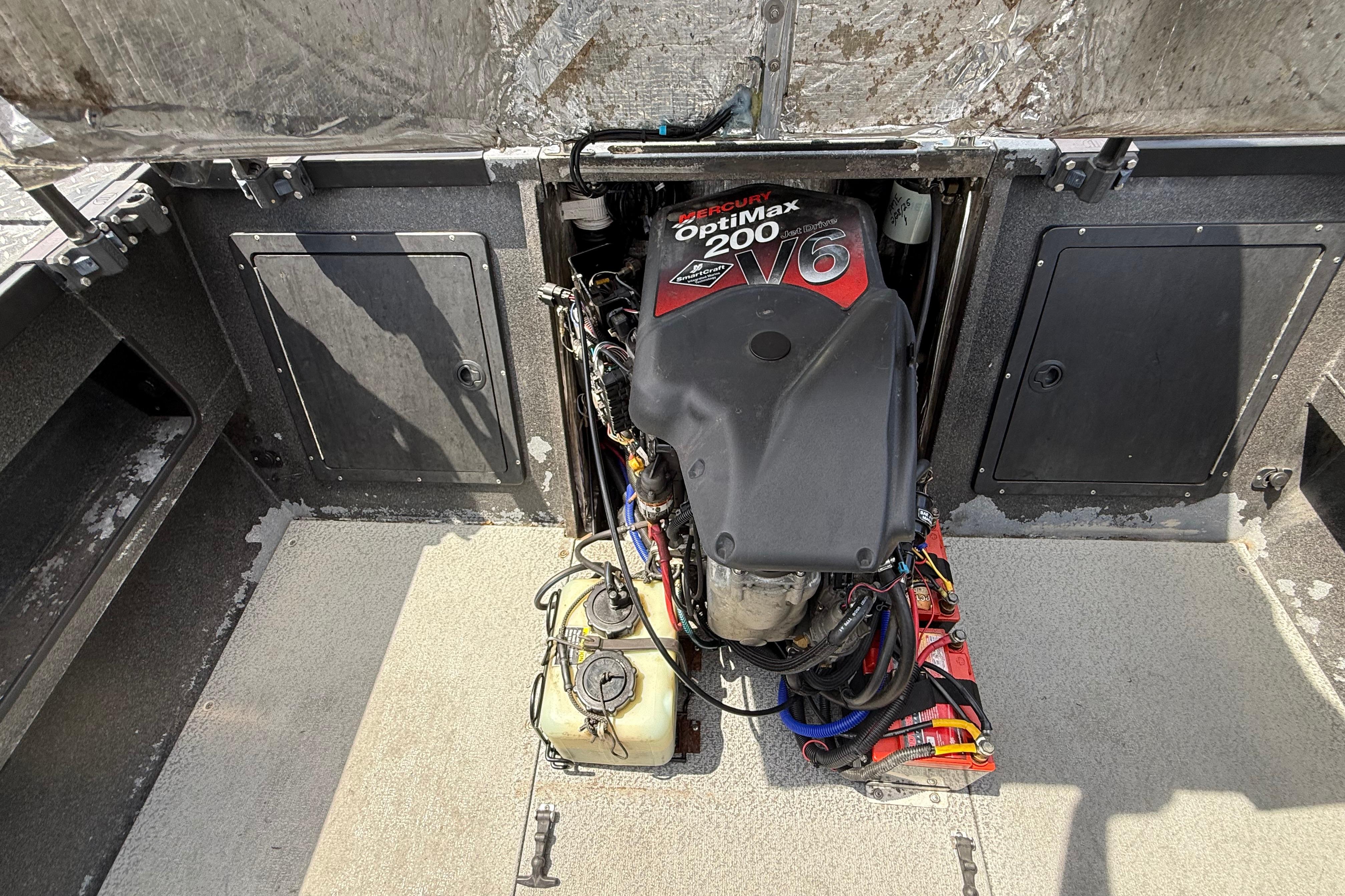 2005 Willie Raptor 21' boat engine compartment with Mercury Optimax 200 V6 motor.