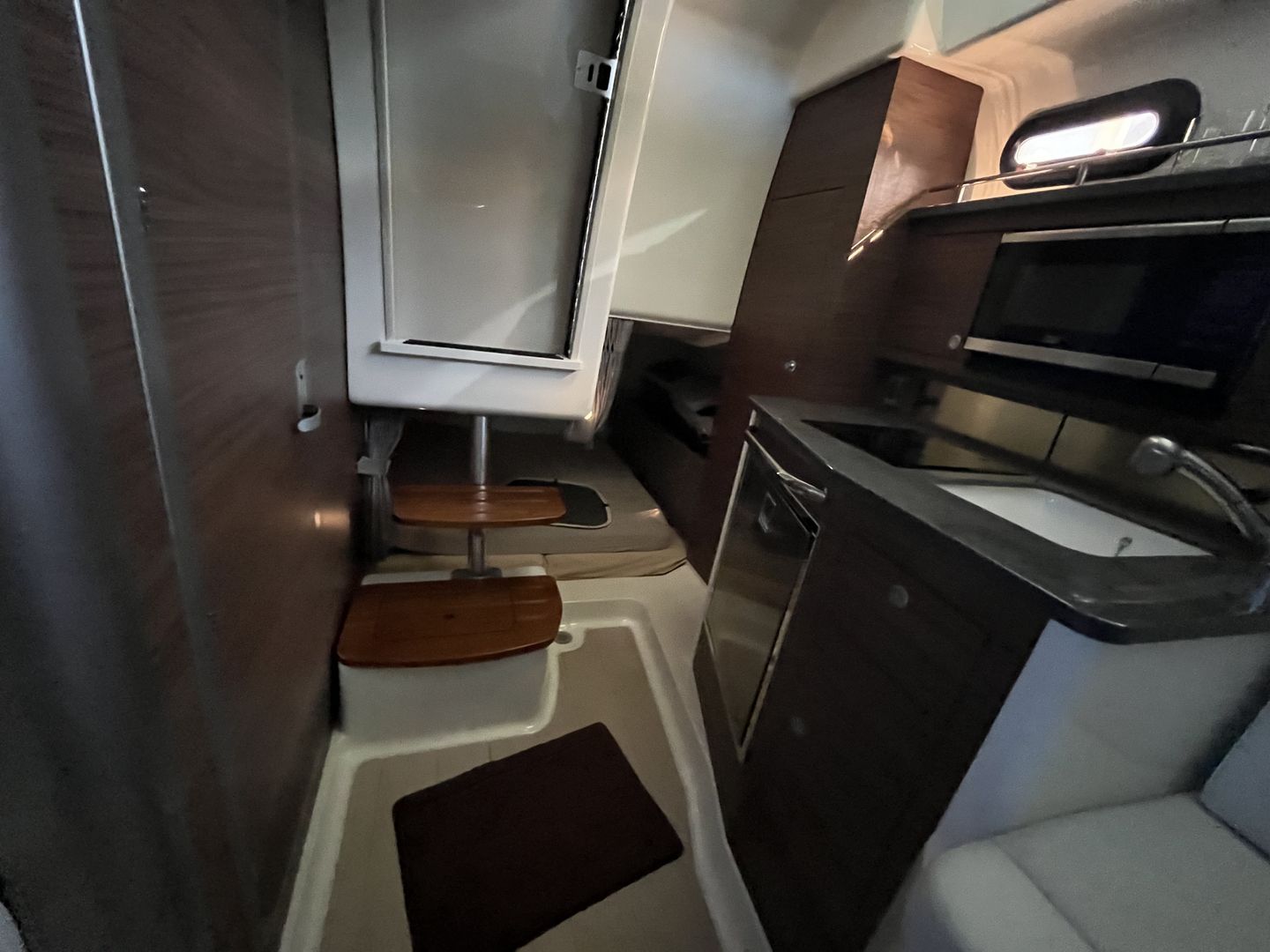 2023 Boston Whaler 325 Conquest - 38