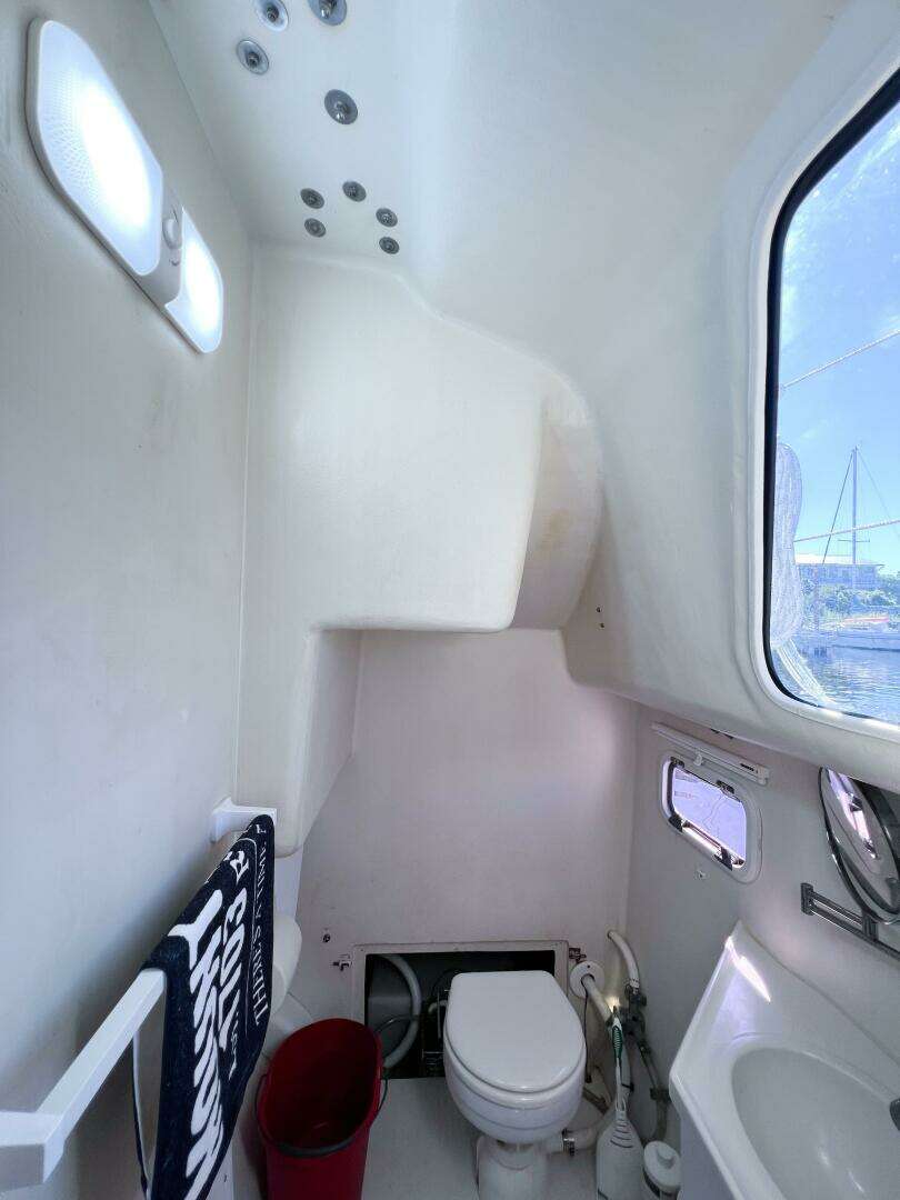 2012 TomCat 9.70 S - Image 28