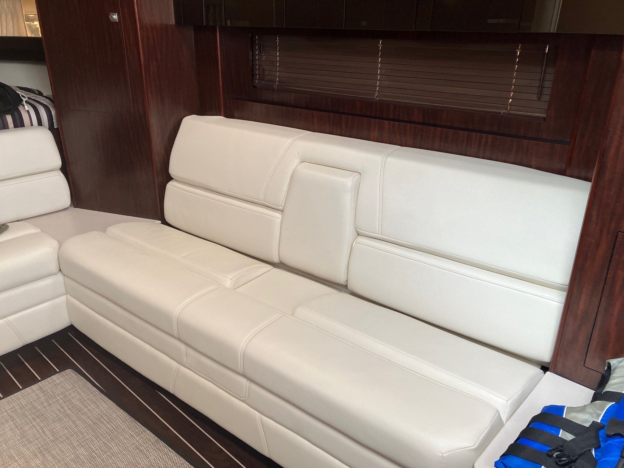 2019 Monterey 335 Sport Yacht - 10