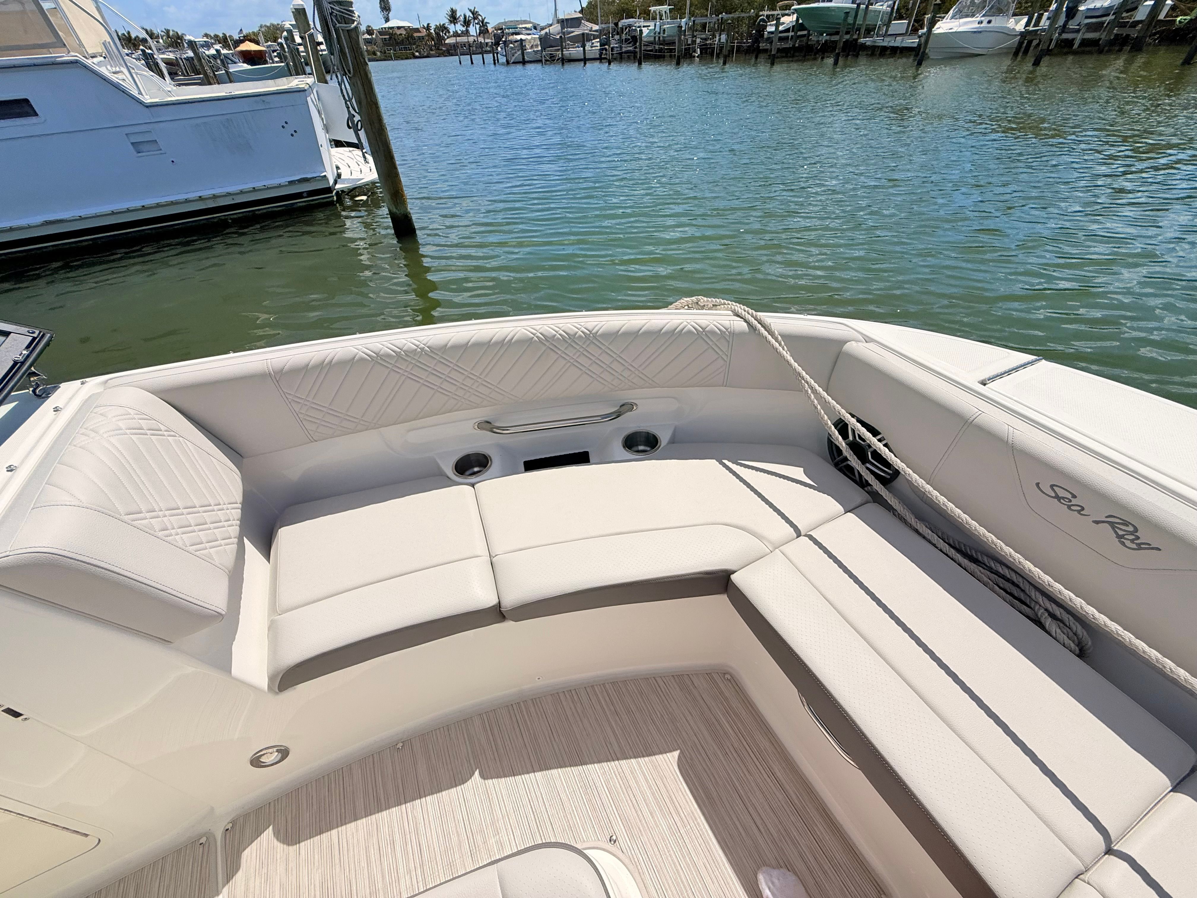 2026 Sea Ray SDX 230 Outboard - 27
