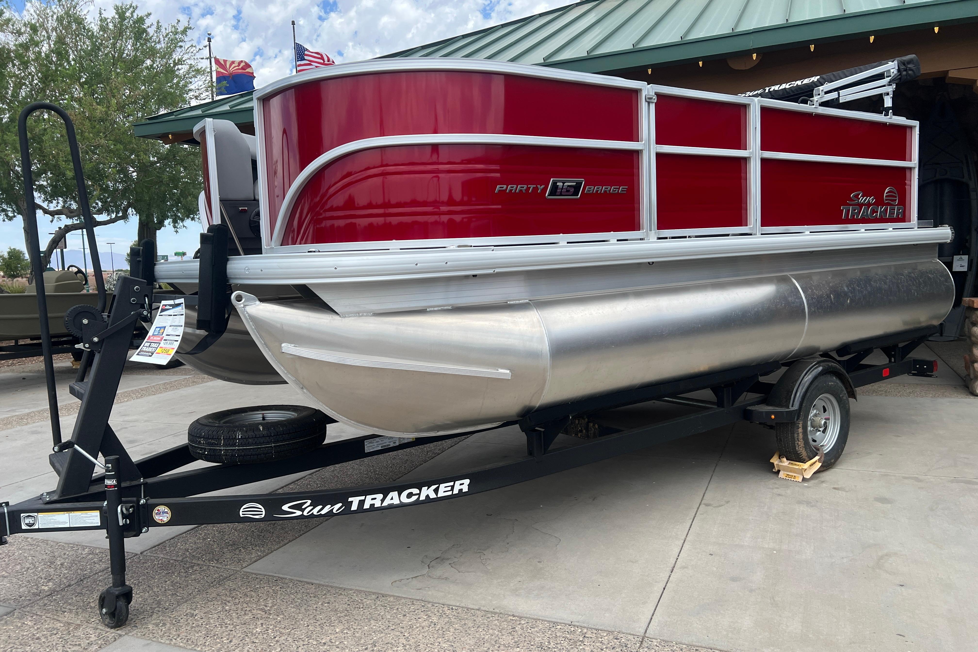 2026 Sun Tracker Party Barge 16 DLX