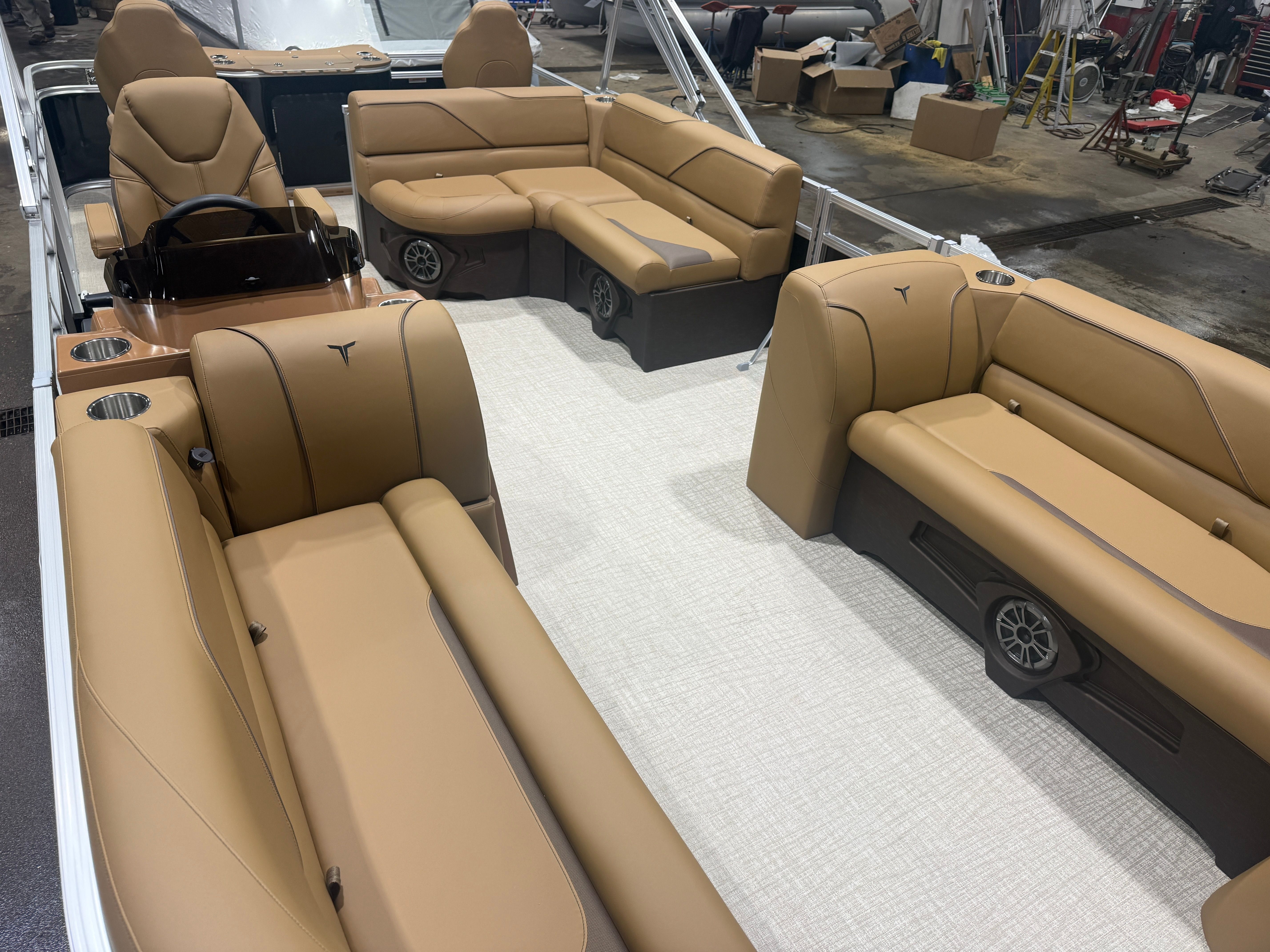 2026 Tahoe Sport Rear Fish 2185 & 4-Stroke $32995 - 29