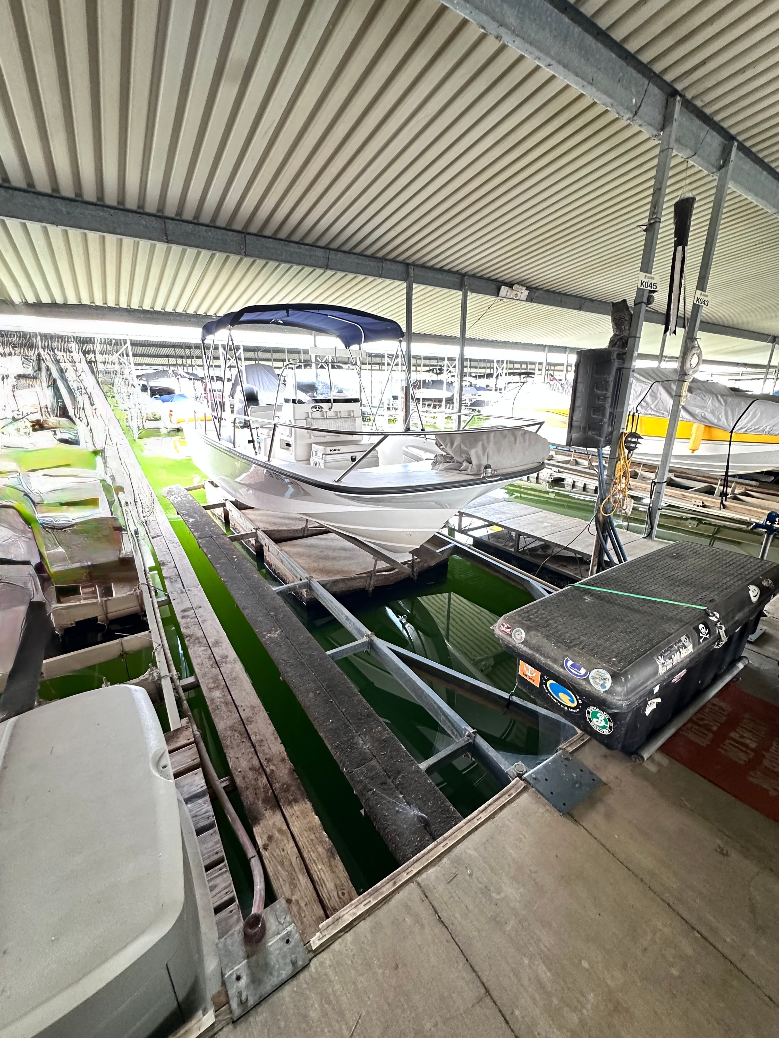 2007 Boston Whaler 190 Montauk - 4
