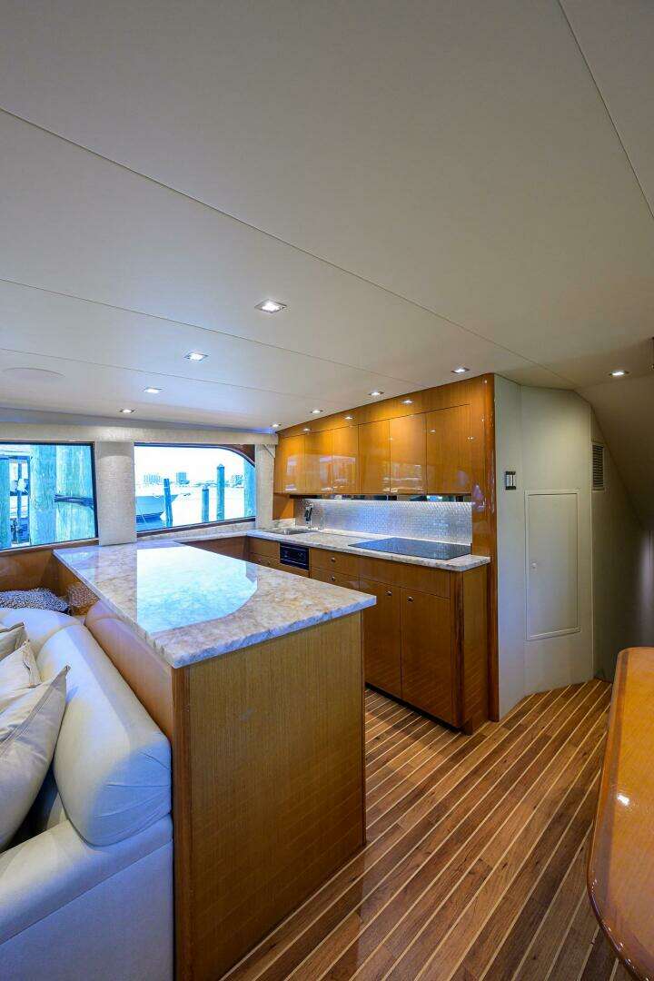 2004 Viking 65 Enclosed Bridge w/Tower - Image 20
