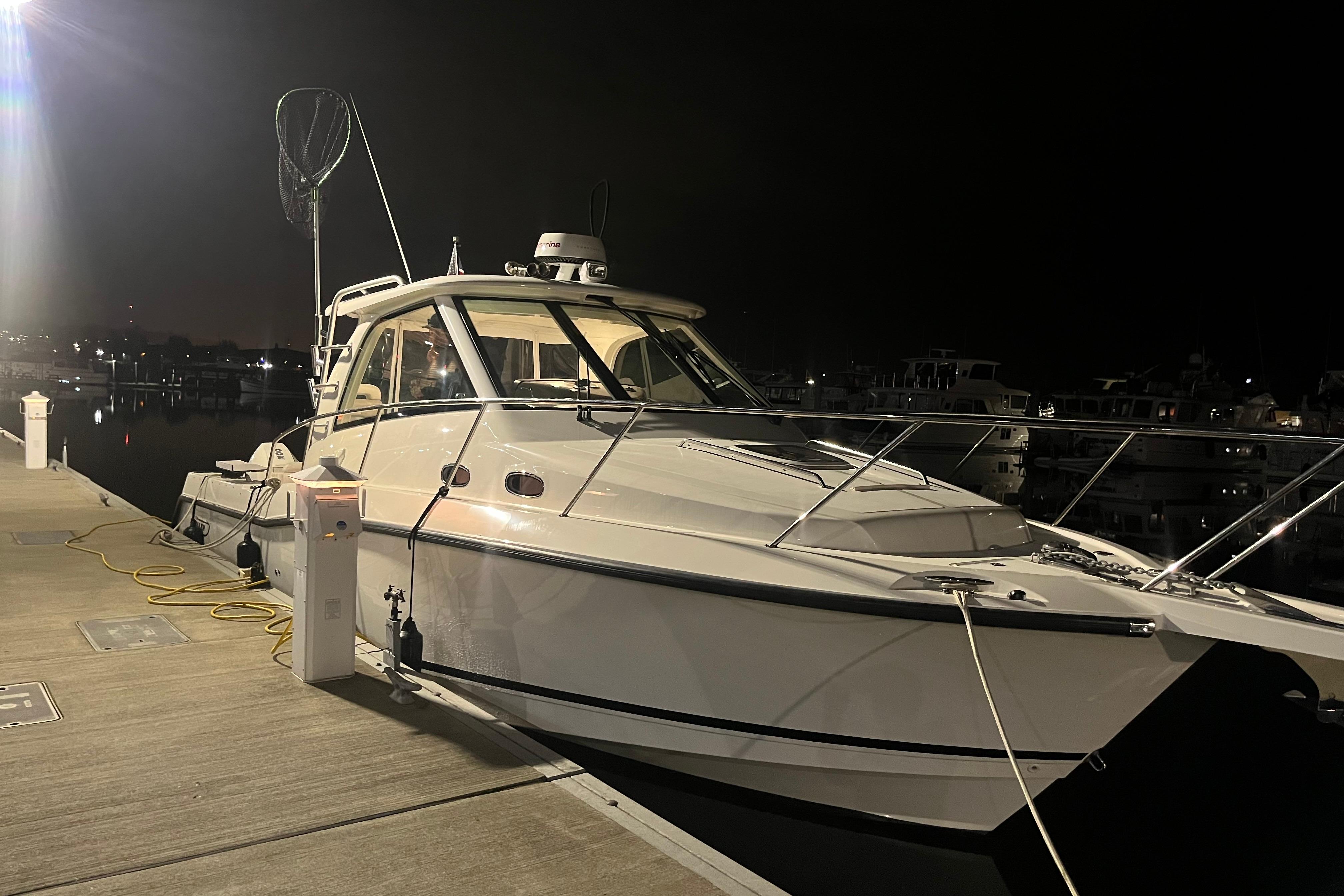 2010 Boston Whaler 345 Conquest