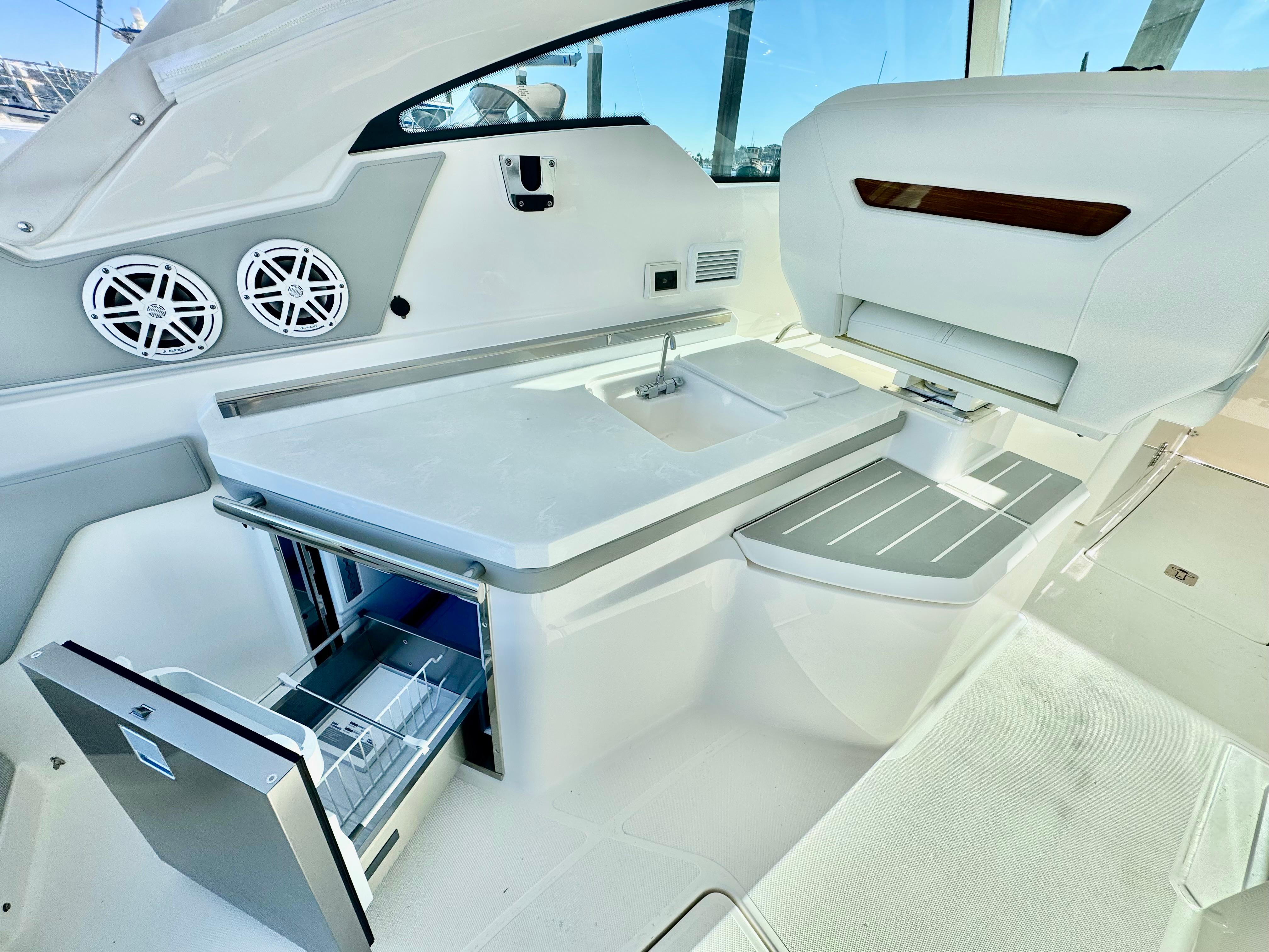 2026 Tiara Yachts 34 LX - 55