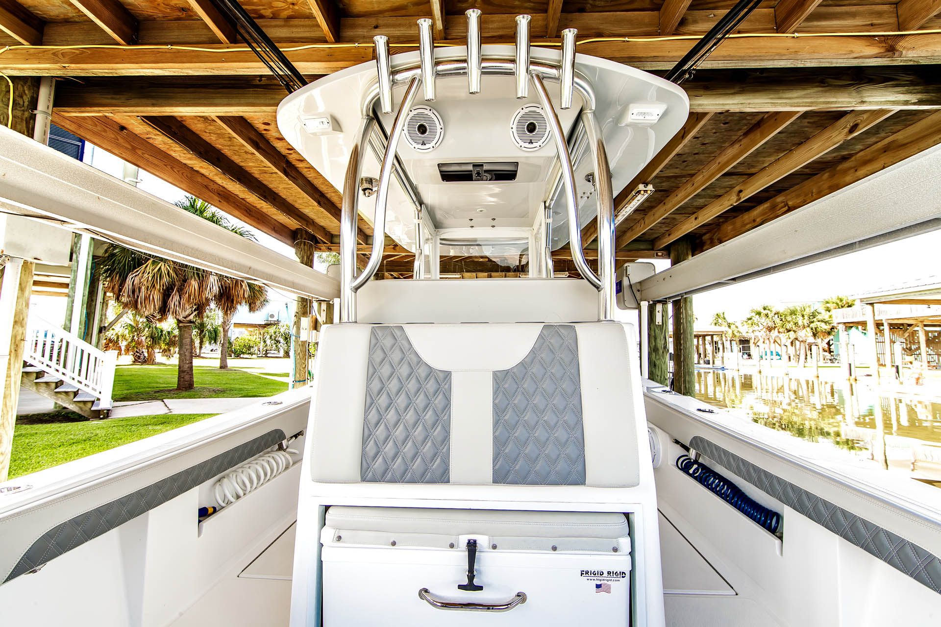 2023 Front Runner 33 Center Console - 9