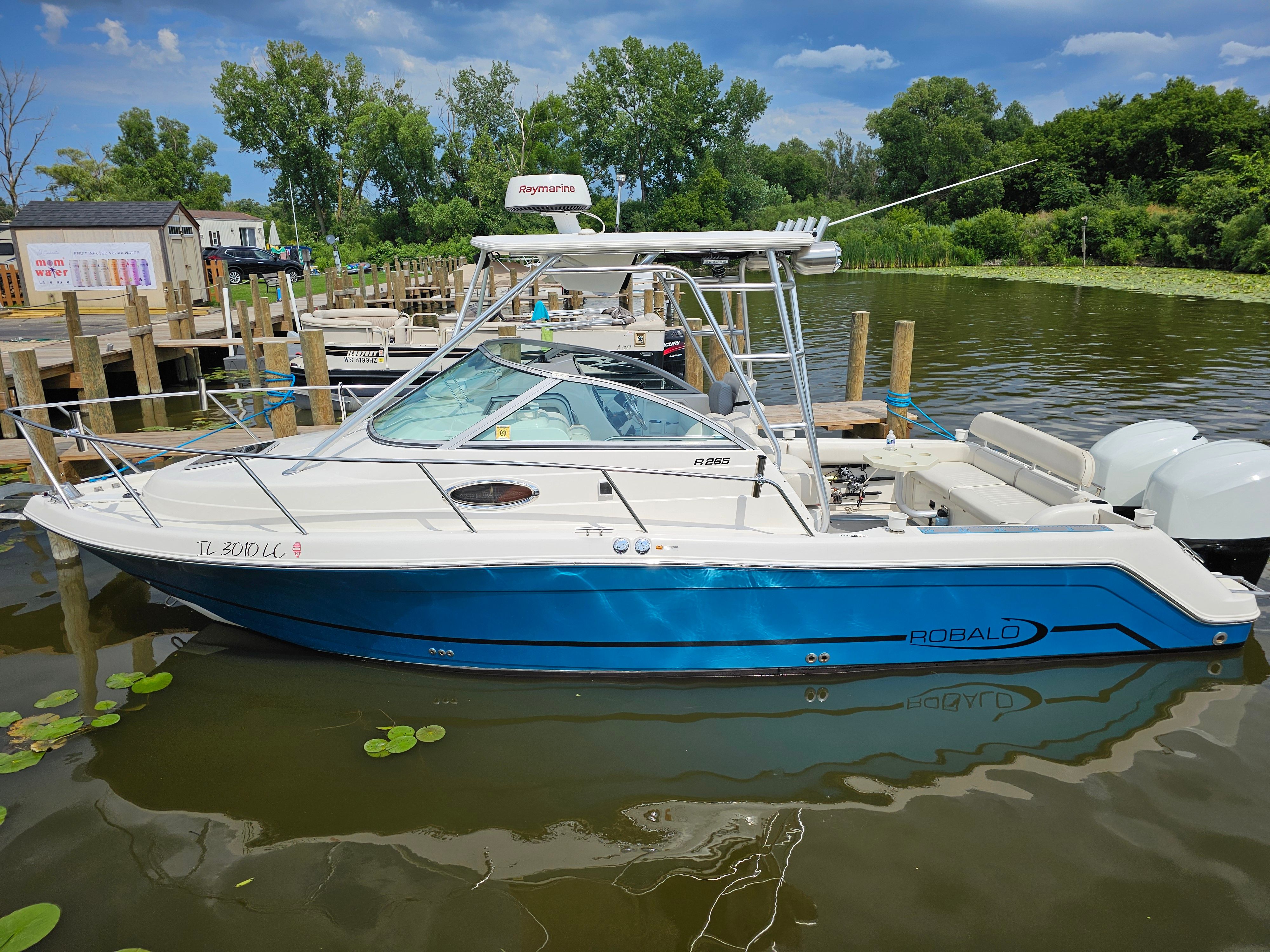 2005 Robalo R265 Walkaround boat docked on a sunny day.