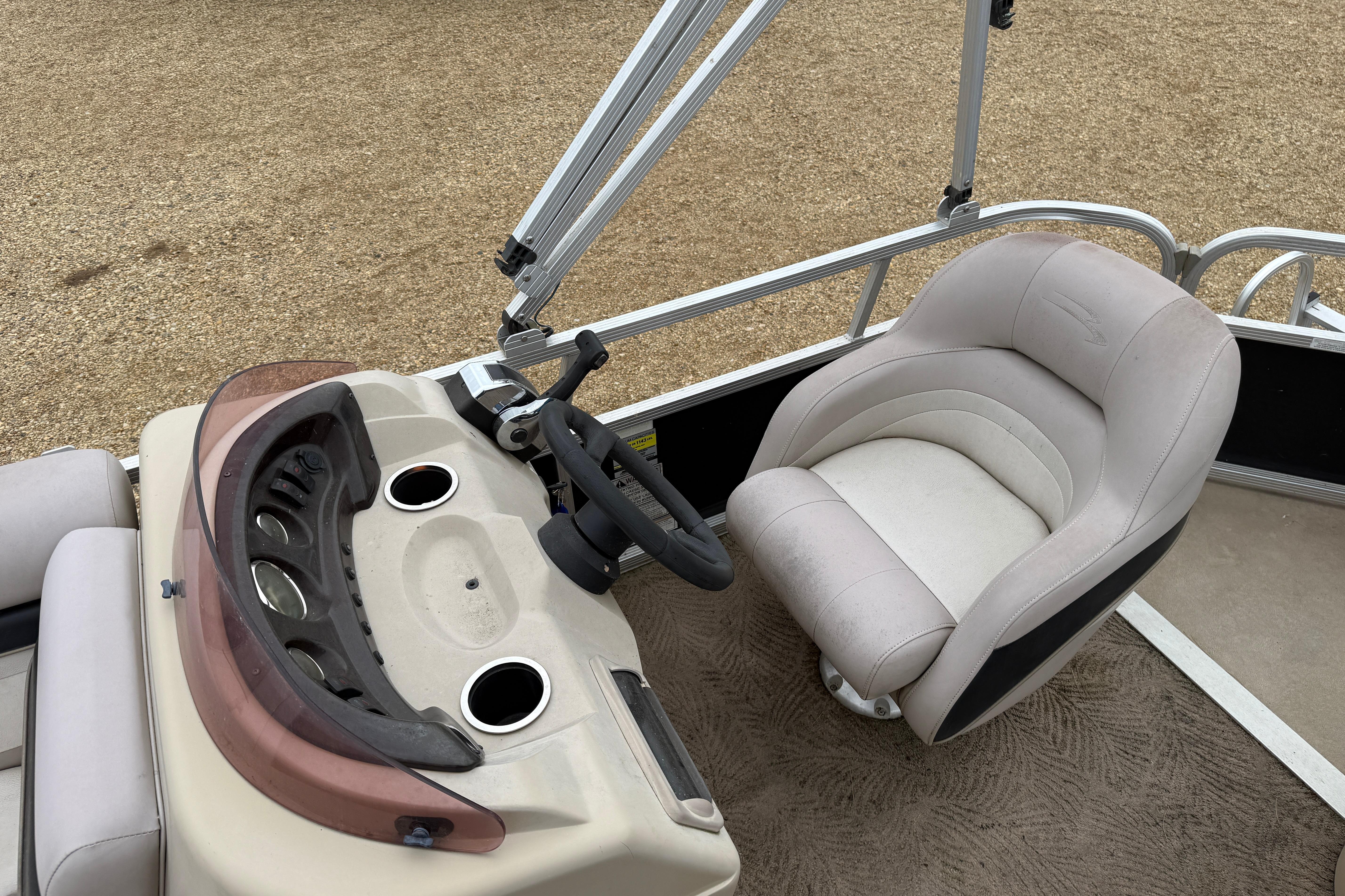 2010 Bennington 20SLi boat interior with steering wheel and captain's chair.