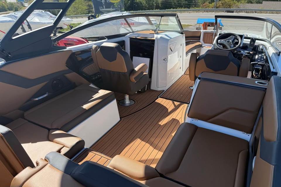 2026 Yamaha Boats 252SD interior with luxurious seating and modern dashboard design.