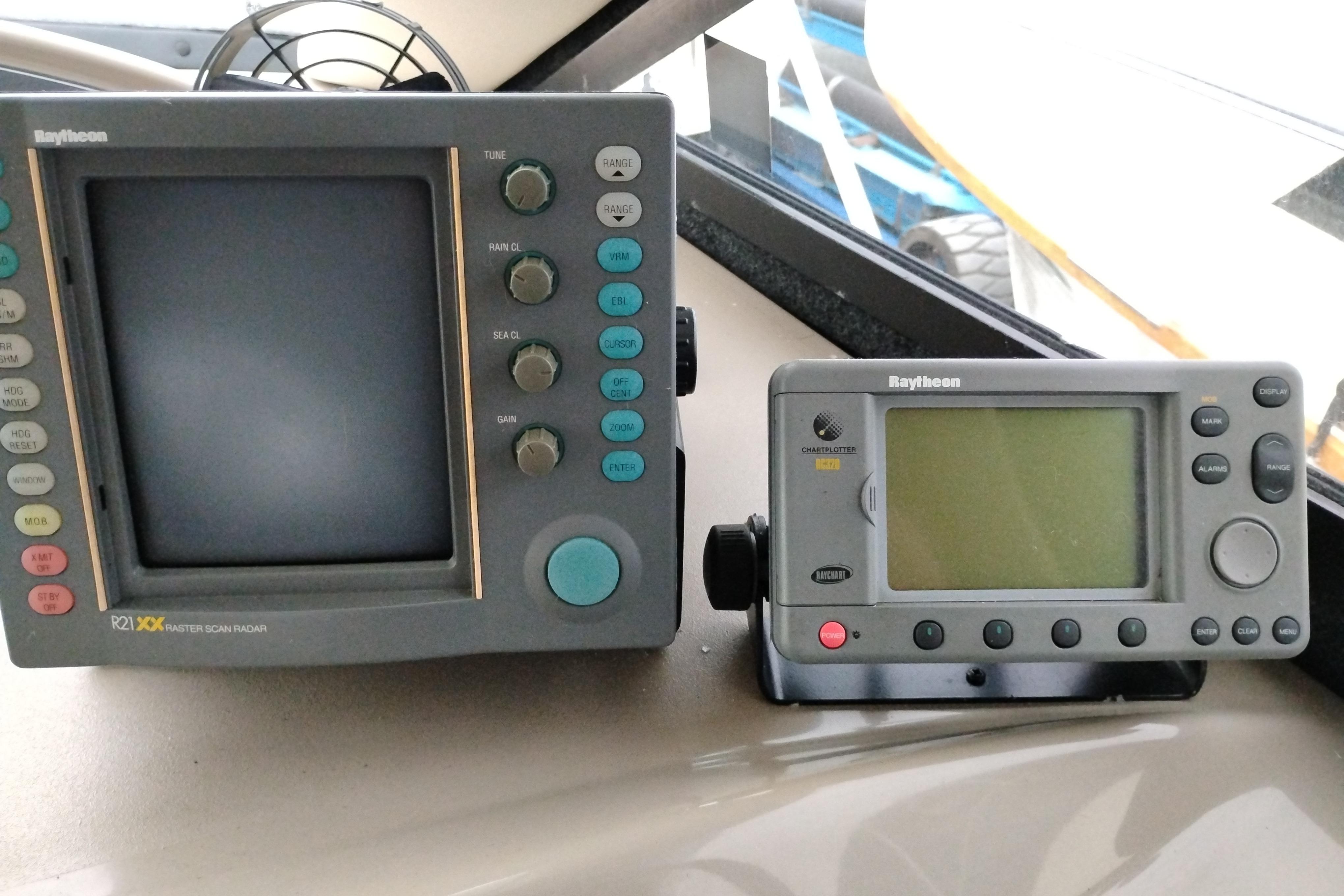 Raytheon radar and navigation equipment on 1995 Bayliner 3988 Motoryacht dashboard.