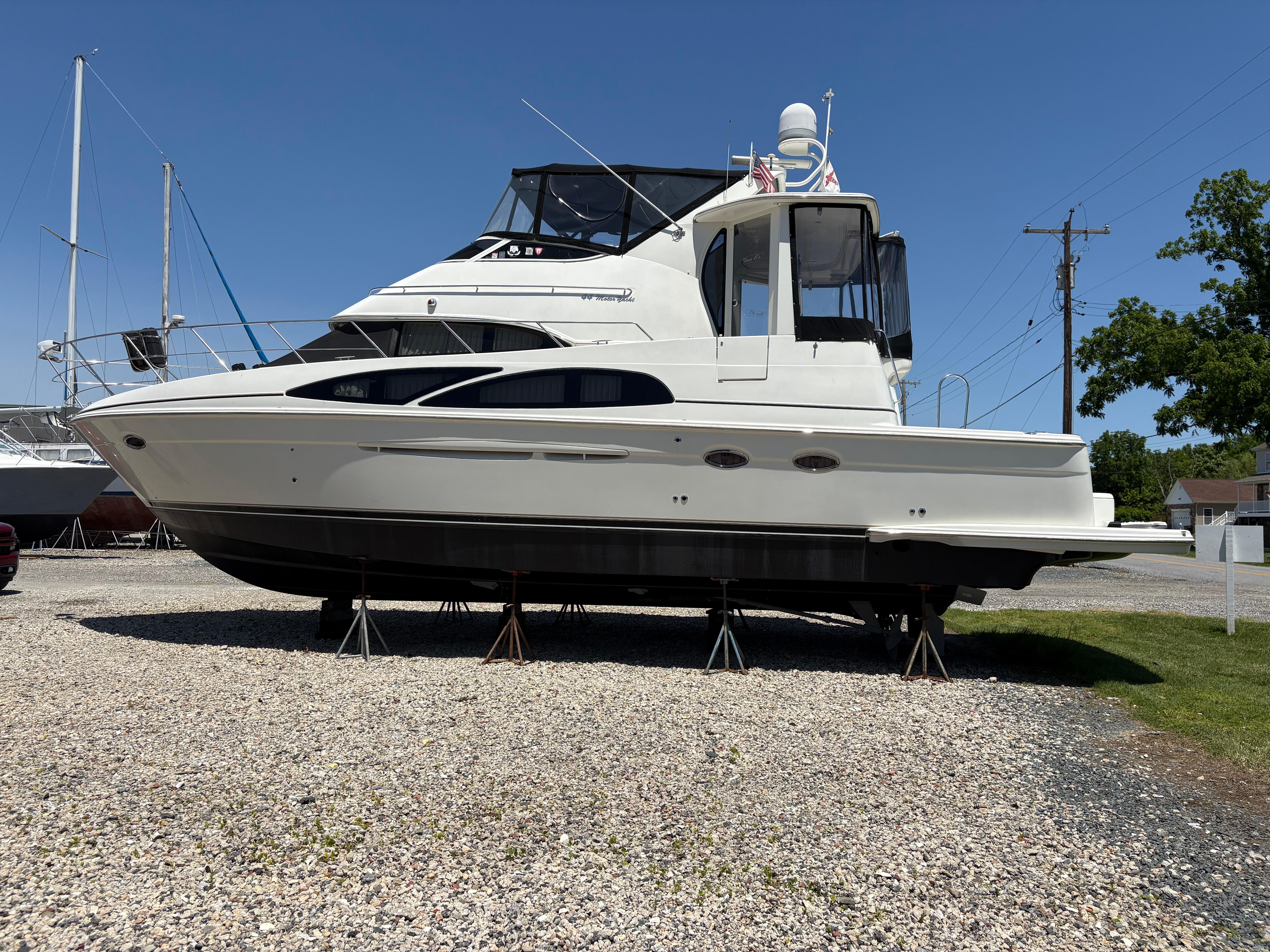 2005 Carver 44 Cockpit Motor Yacht