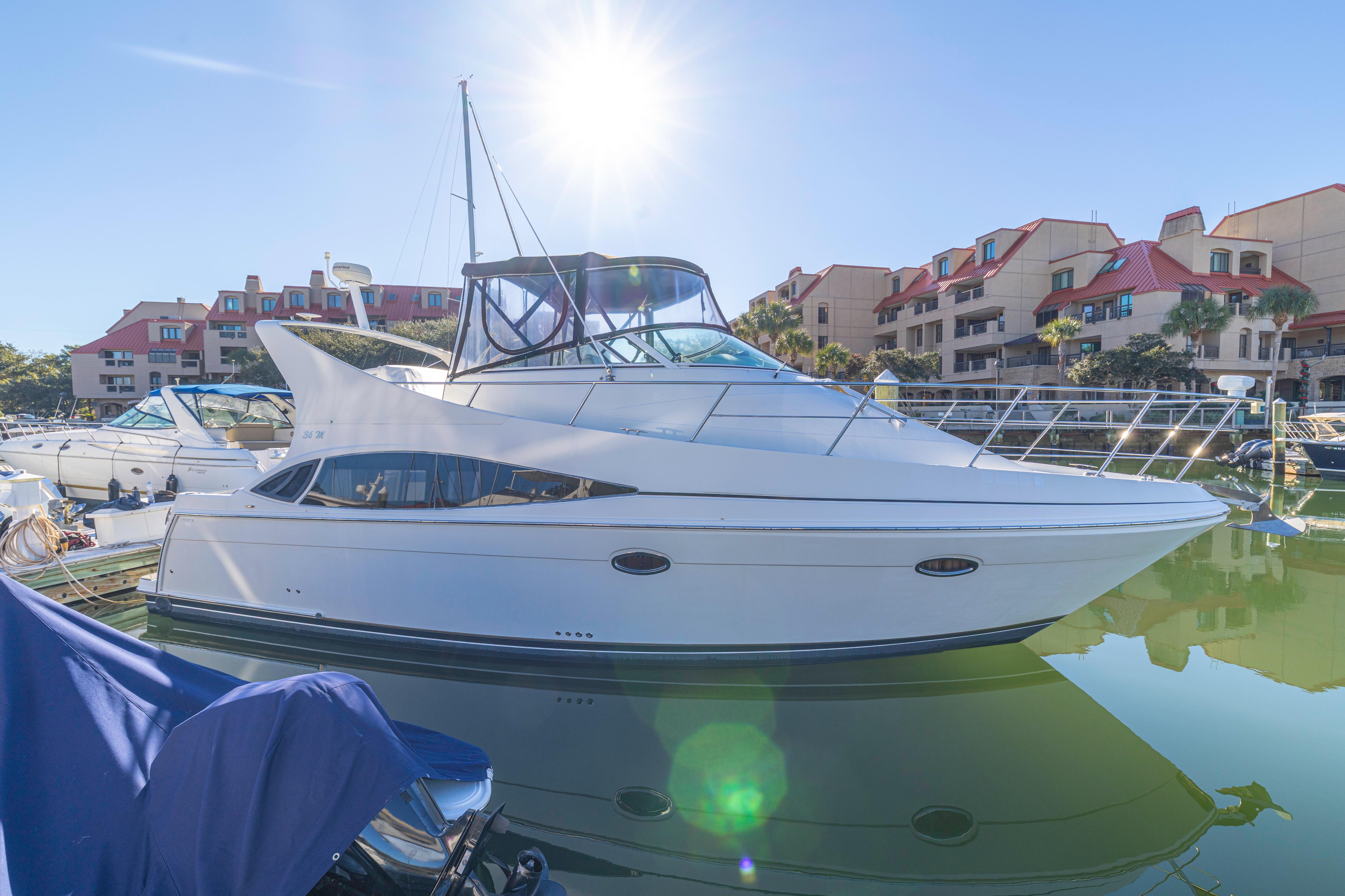 2006 Carver 36 Mariner