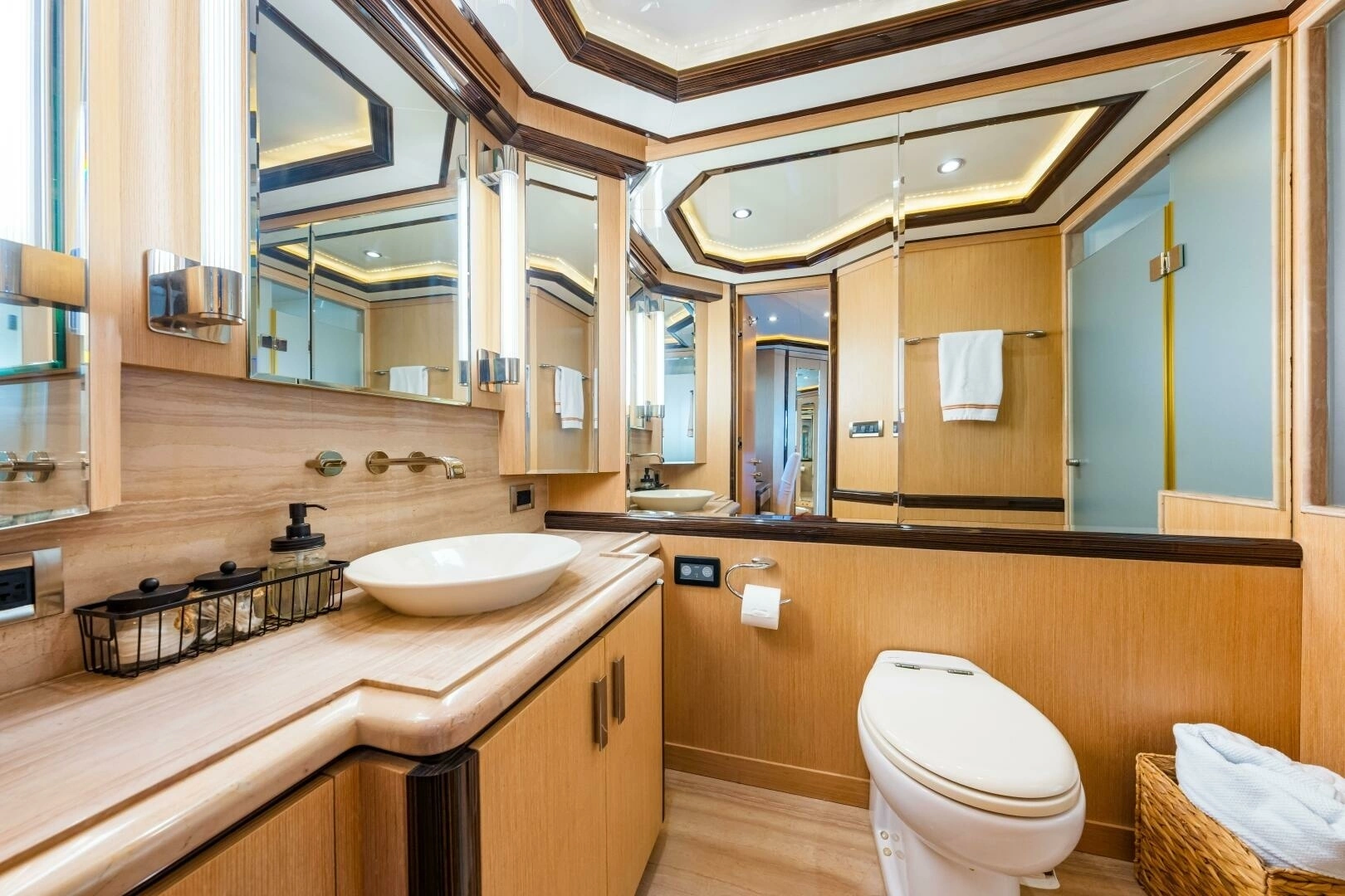 2010 Ocean Alexander 83 Motor Yacht - Image 32