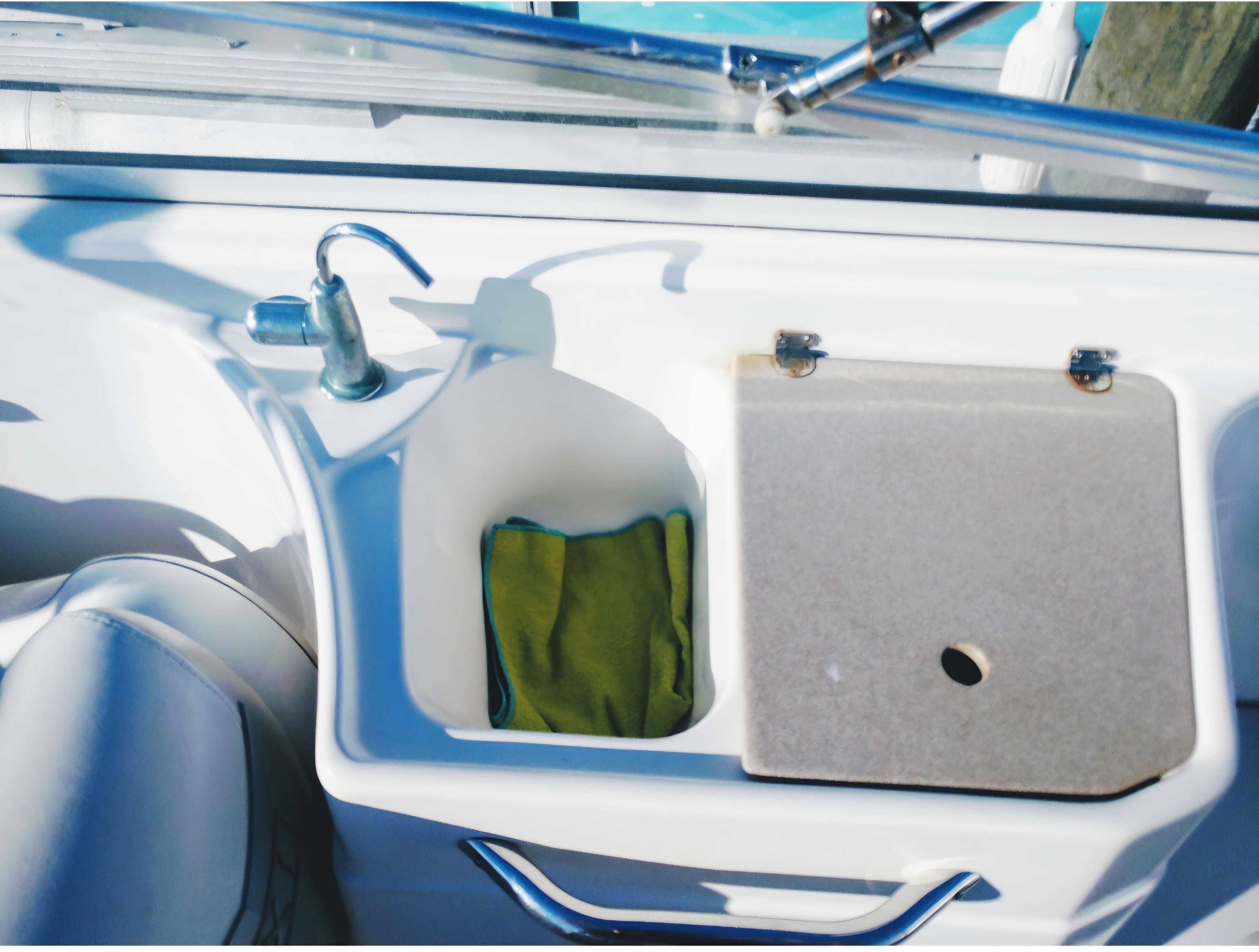 Sink on a 2007 Larsen LXi 268 boat.