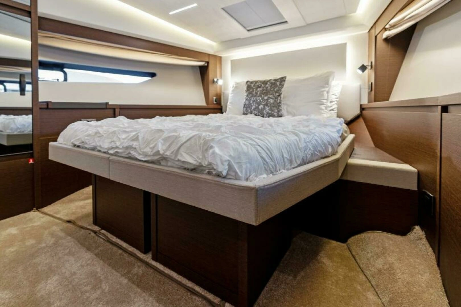 2020 Prestige 520 Flybridge - Image 33