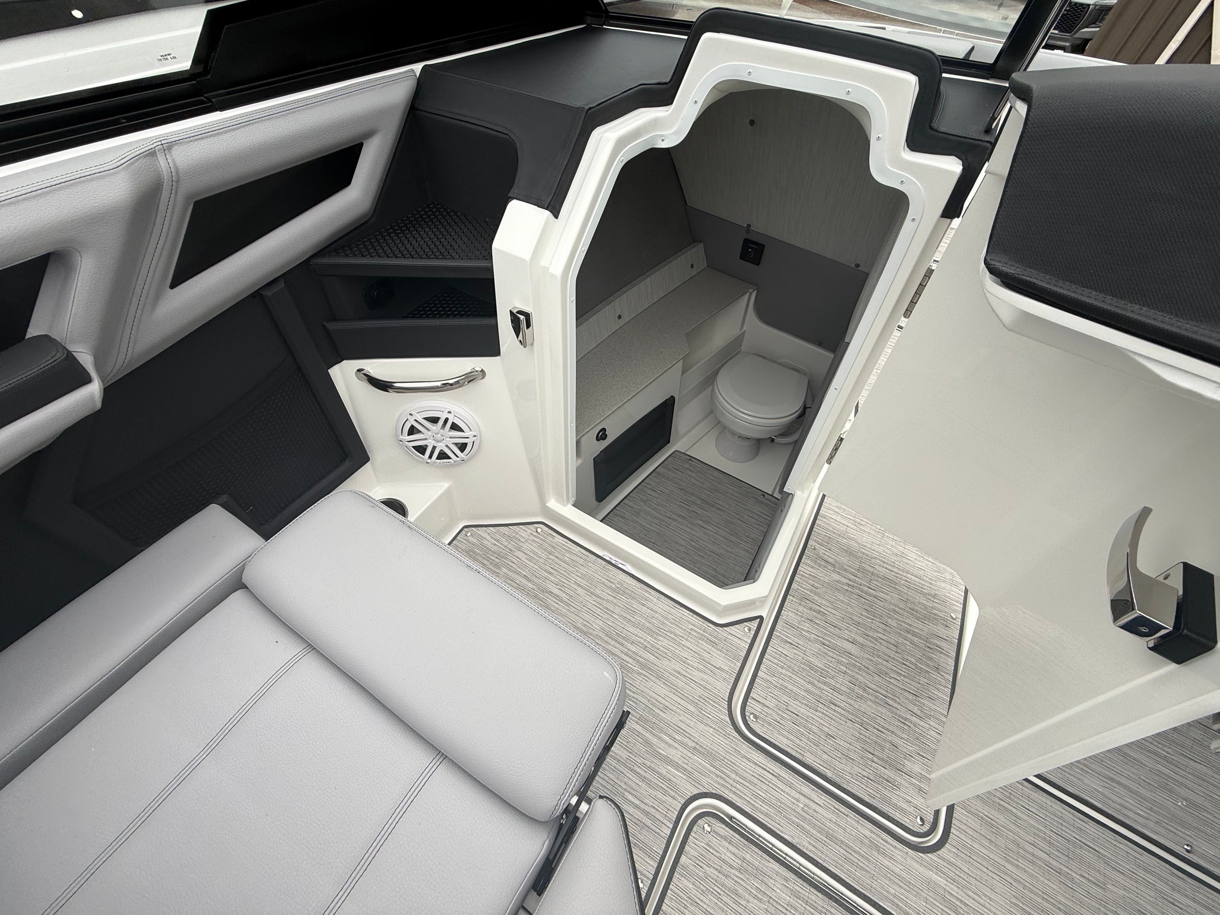 2026 Cobalt R8 Surf - 29
