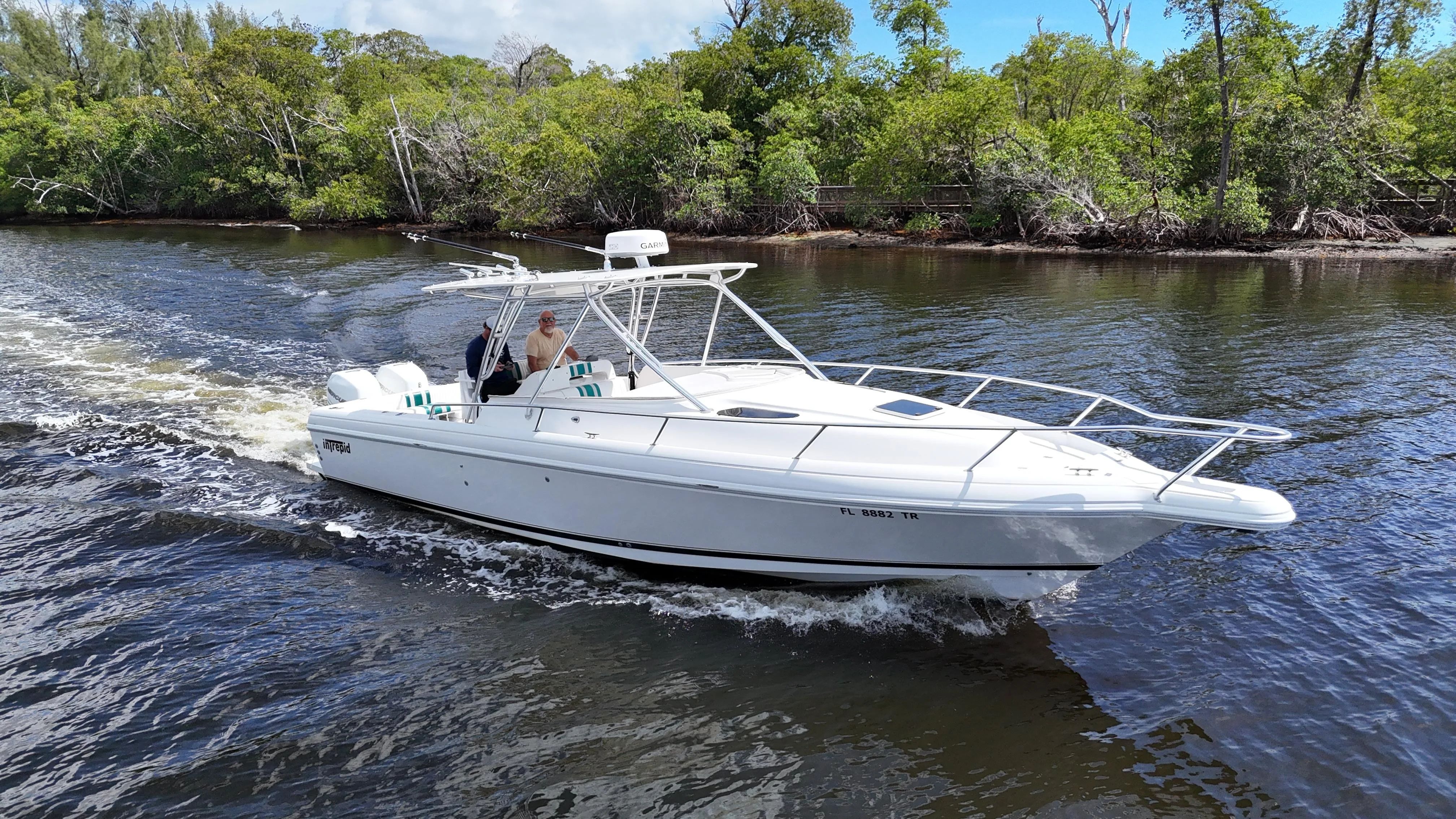 2004 Intrepid 348 Walkaround