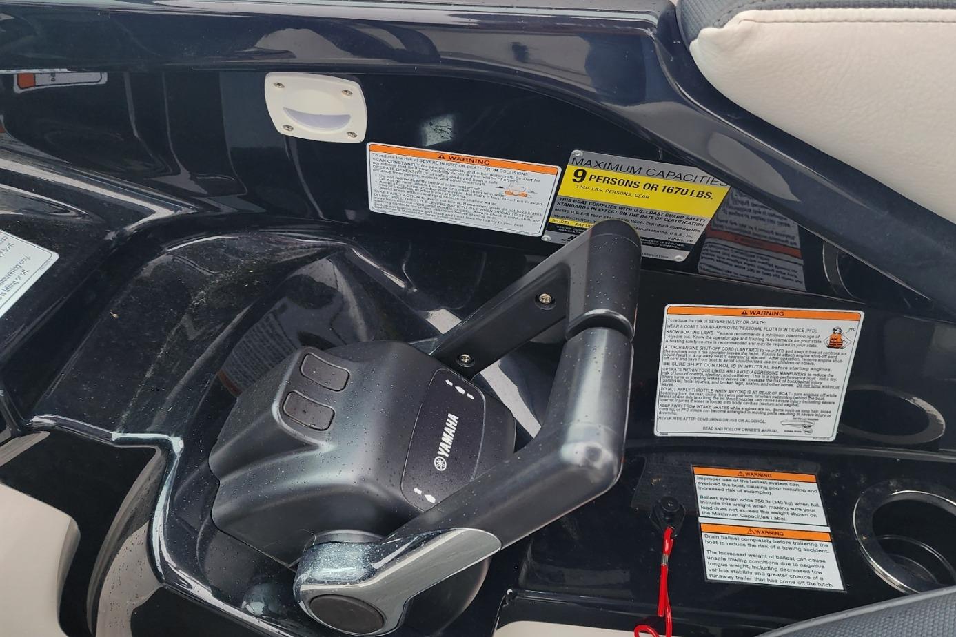 Control panel of a 2015 Yamaha Boats 212X with capacity and warning labels.