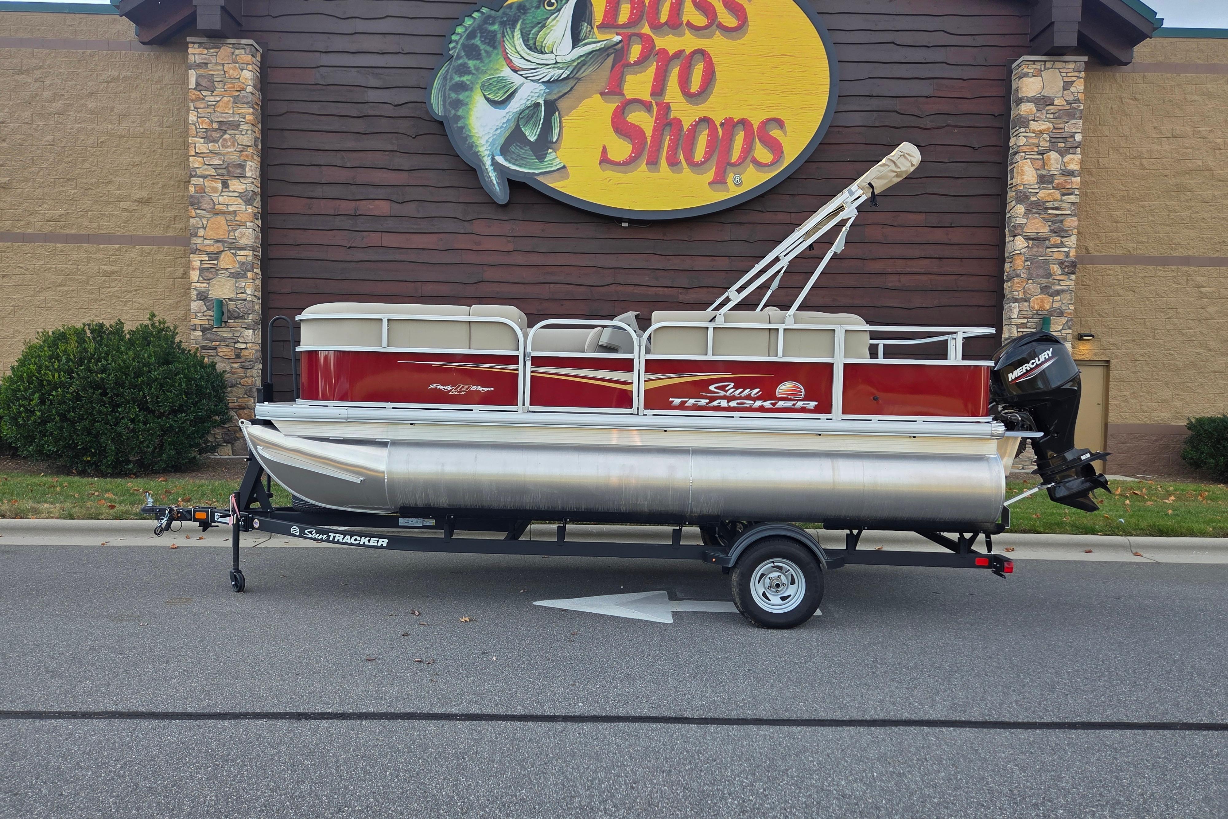 2025 Sun Tracker Party Barge 18 DLX