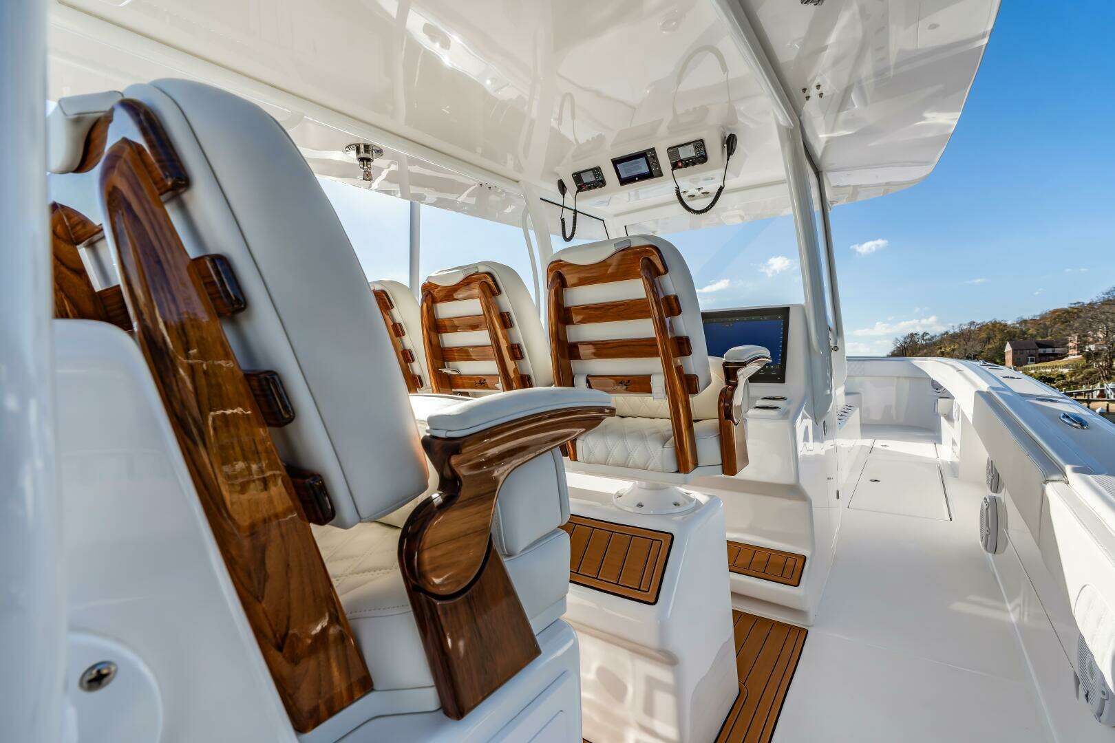 2025 Front Runner 43 Catamaran - Image 30