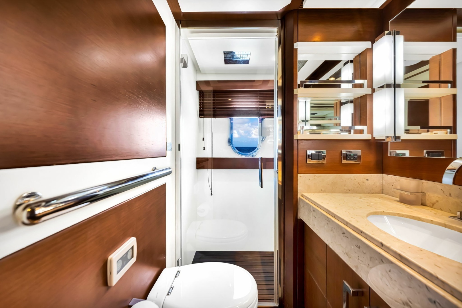 2005 Azimut 105 - Image 130