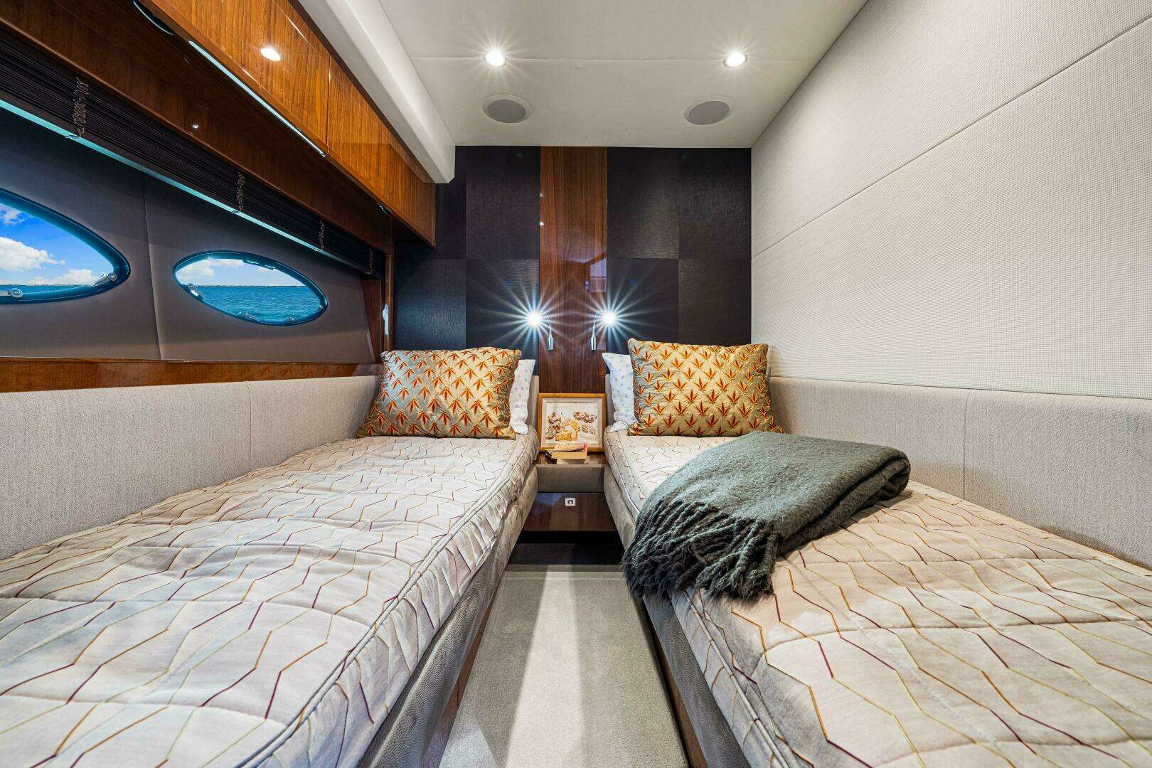 2014 Princess Y72 - Image 143