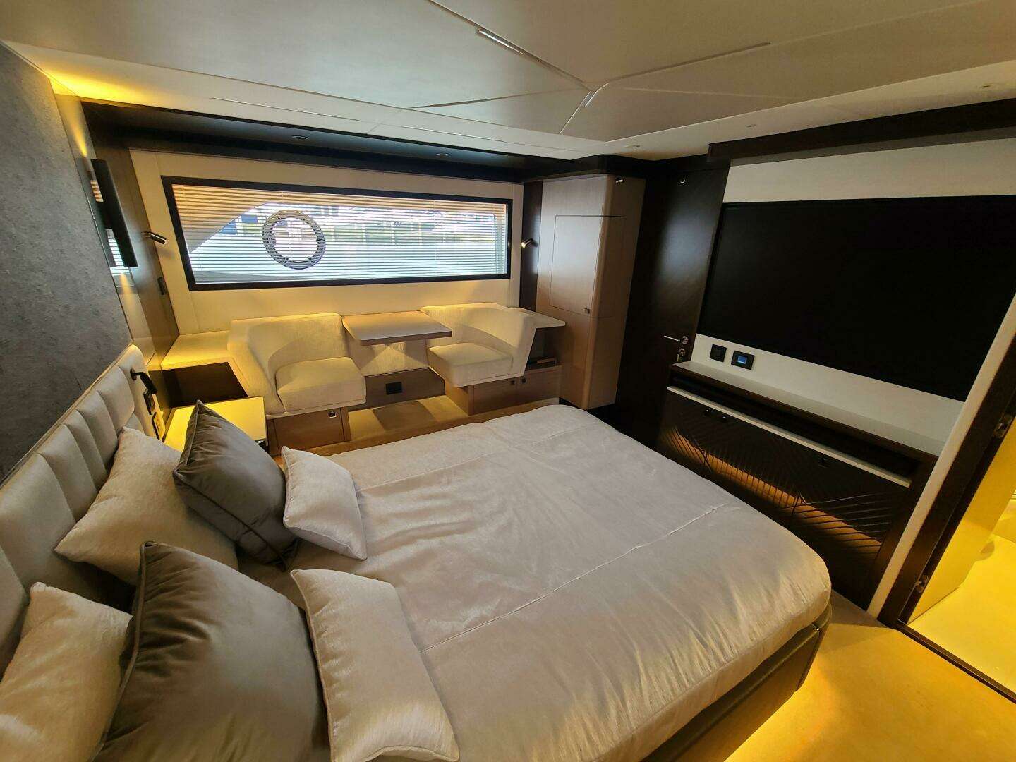 2023 Sunseeker 68 Manhattan - Image 19