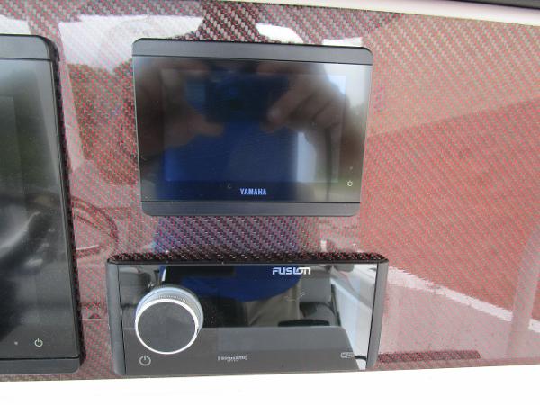 Yamaha and Fusion displays on Solara S-250 CW 2025 dashboard.