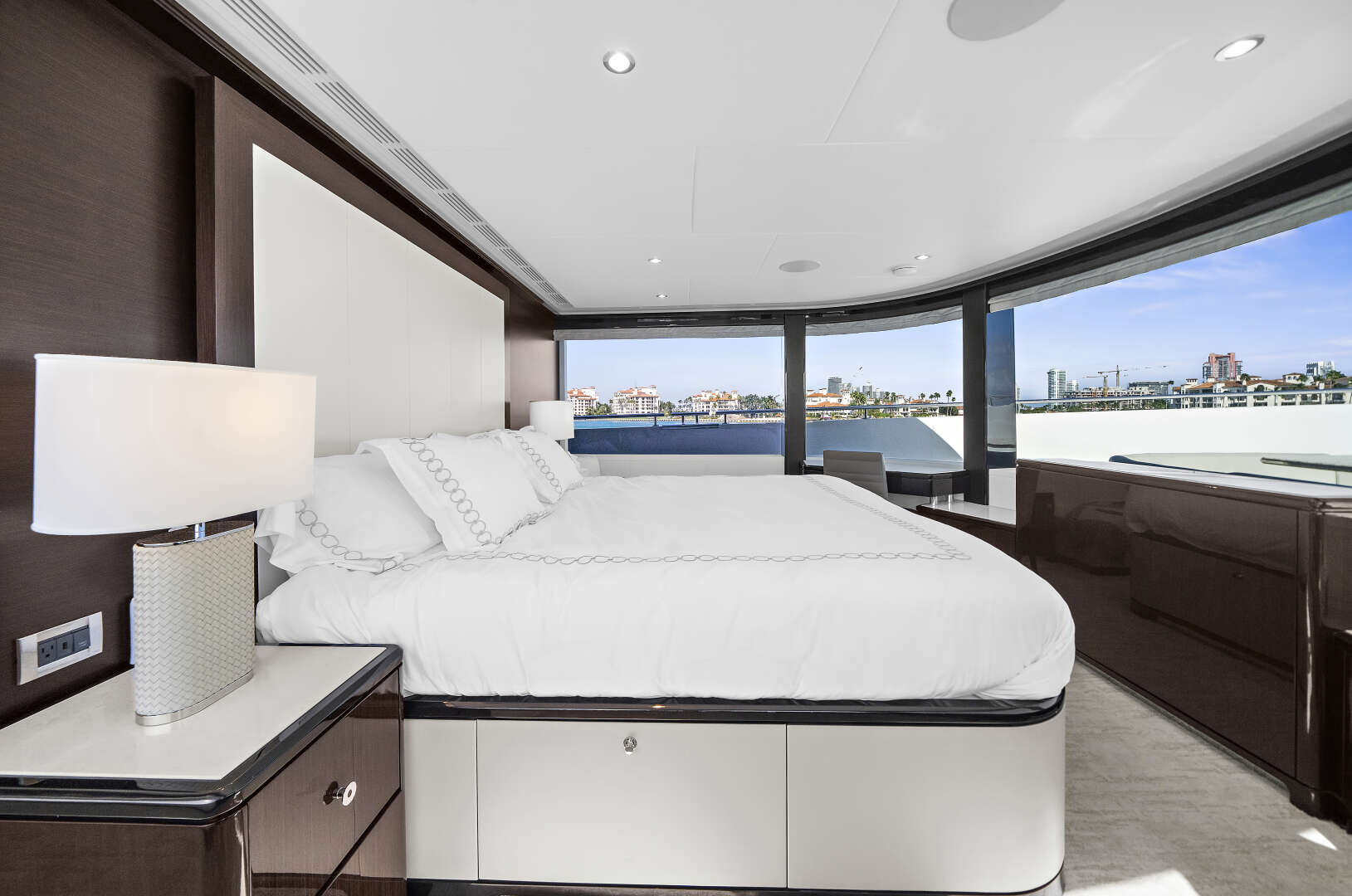 2024 Ocean Alexander 32L - Image 49