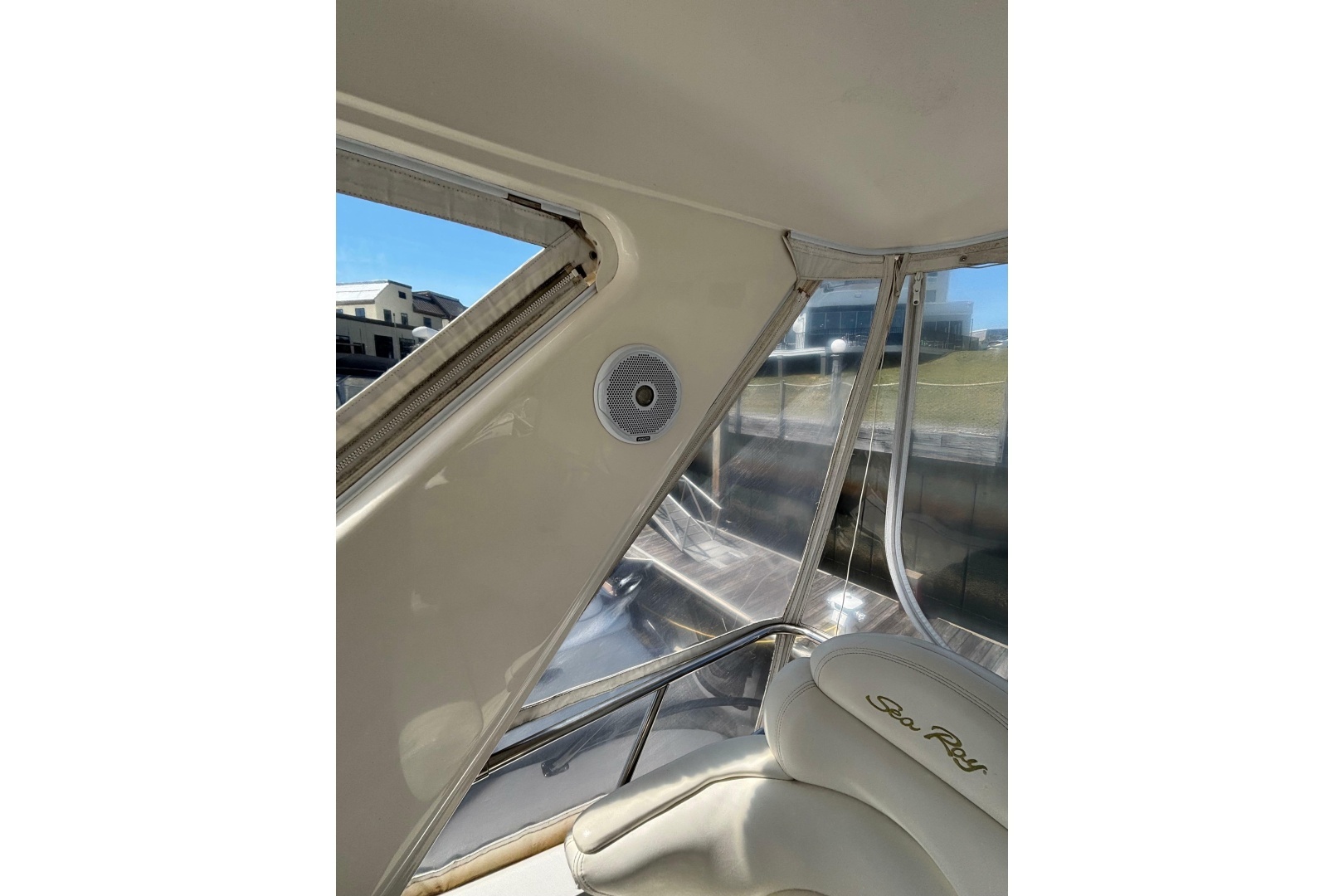 1999 Sea Ray 480 Sedan Bridge - Image 31