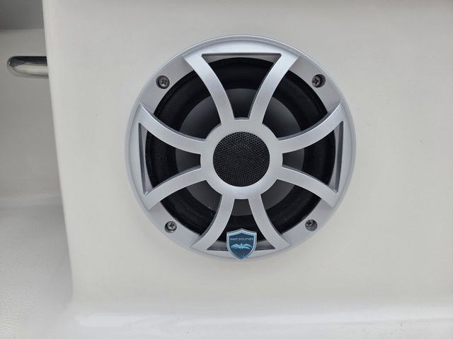 2026 Starcraft SVX 230 DC OB w/250hp and Trailer - 42