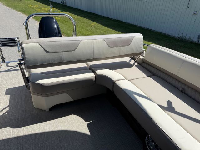 2025 Tahoe 2385 CASCADE CRUISE REAR BENCH - 12