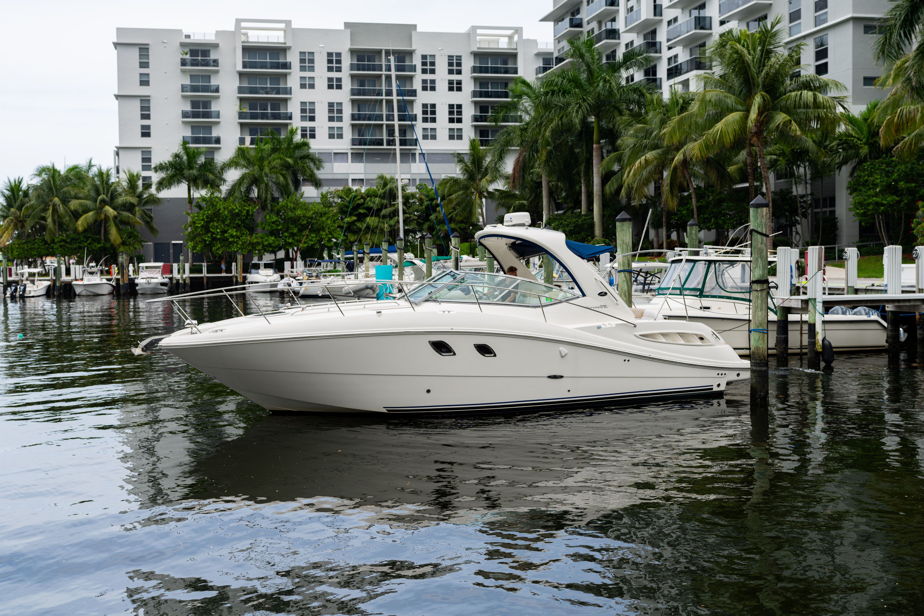 2010 Sea Ray Sundancer 330 - 11