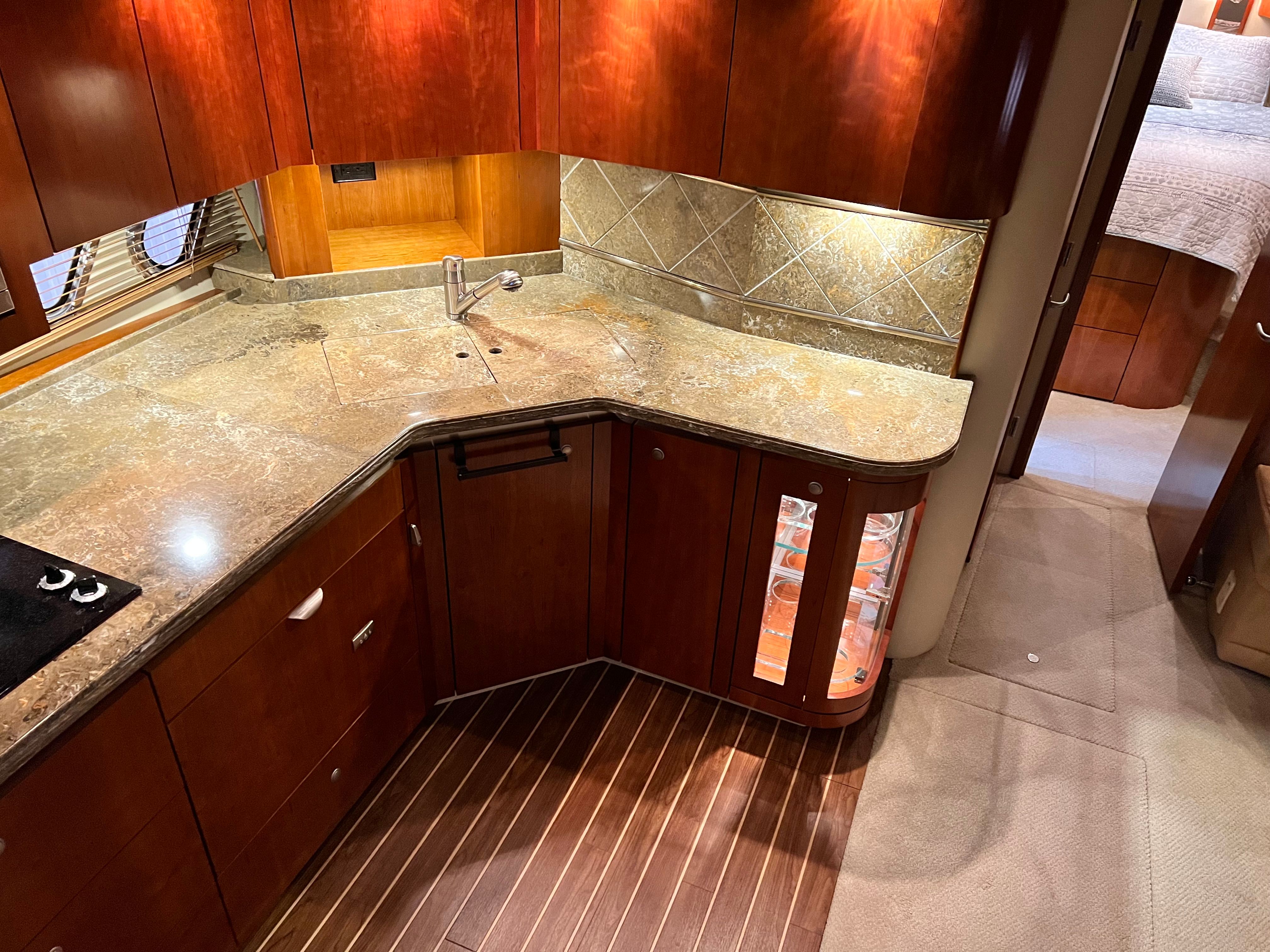 2009 Cruisers Yachts 520 Sports Coupe - 6