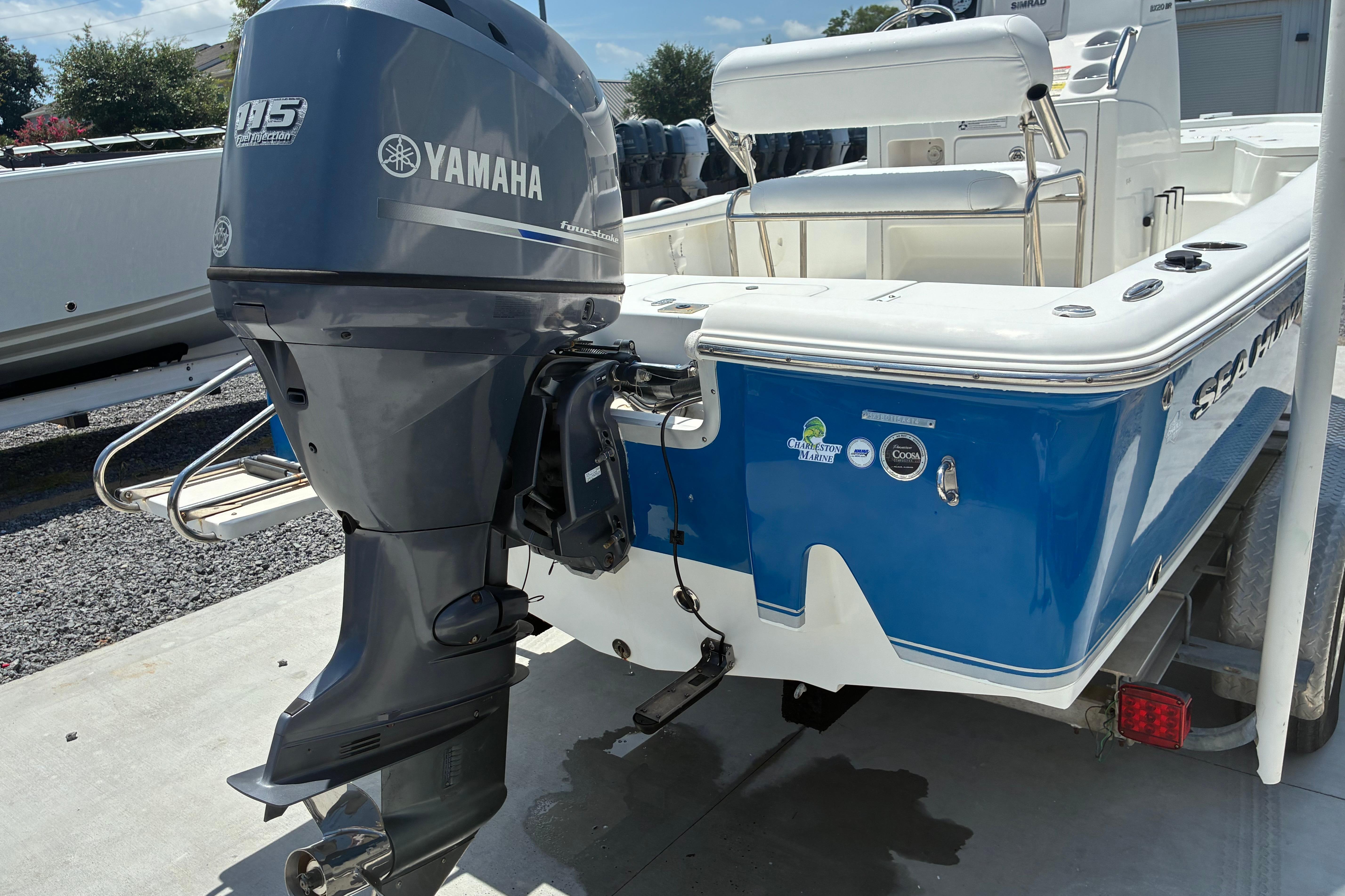 2014 Sea Hunt BX 20 BR boat with Yamaha 115 engine, blue and white exterior.