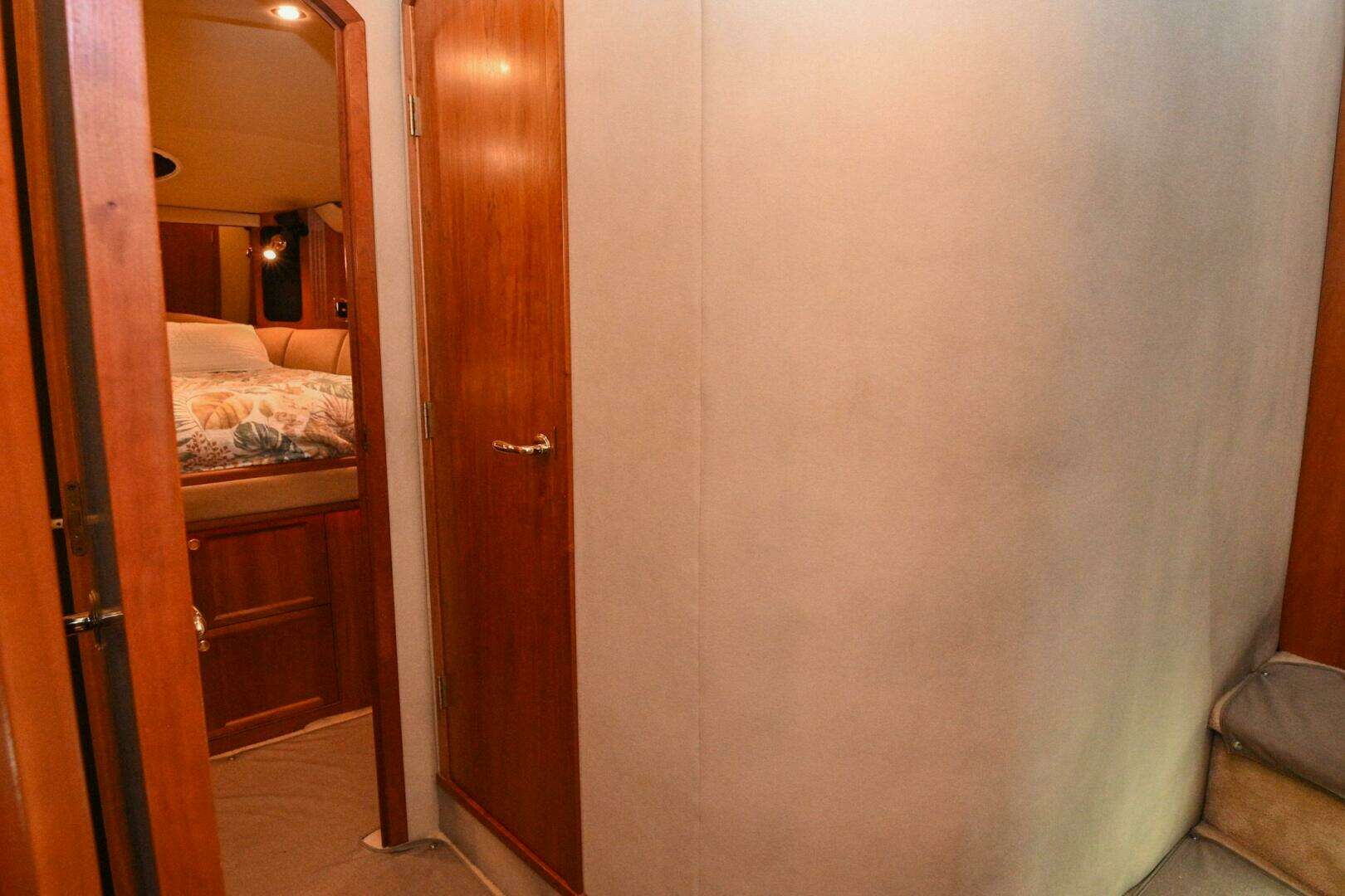 2002 Cruisers Yachts 5000 Sedan Sport - Image 74