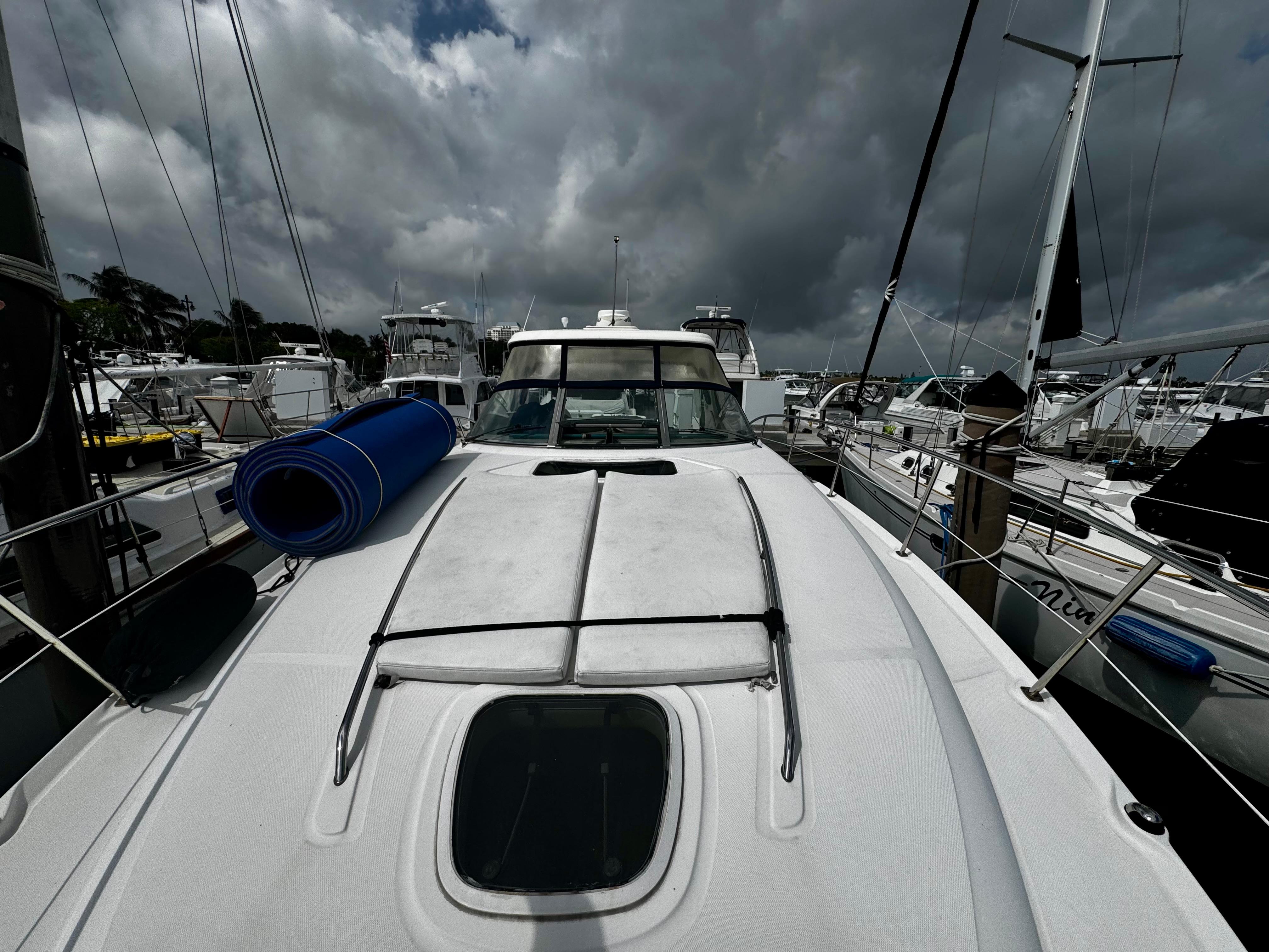 2007 Sea Ray 40 Sundancer yacht docked under cloudy skies.