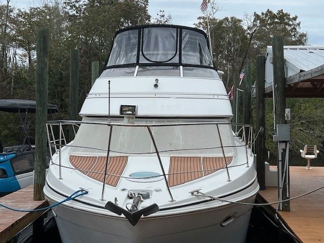2005 Carver 41 Cockpit Motor Yacht