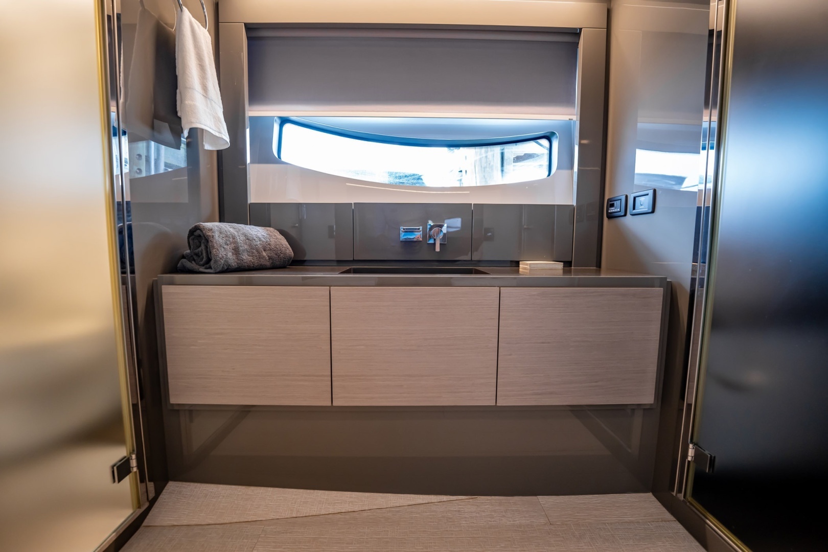 2020 Pershing 62 - Image 13