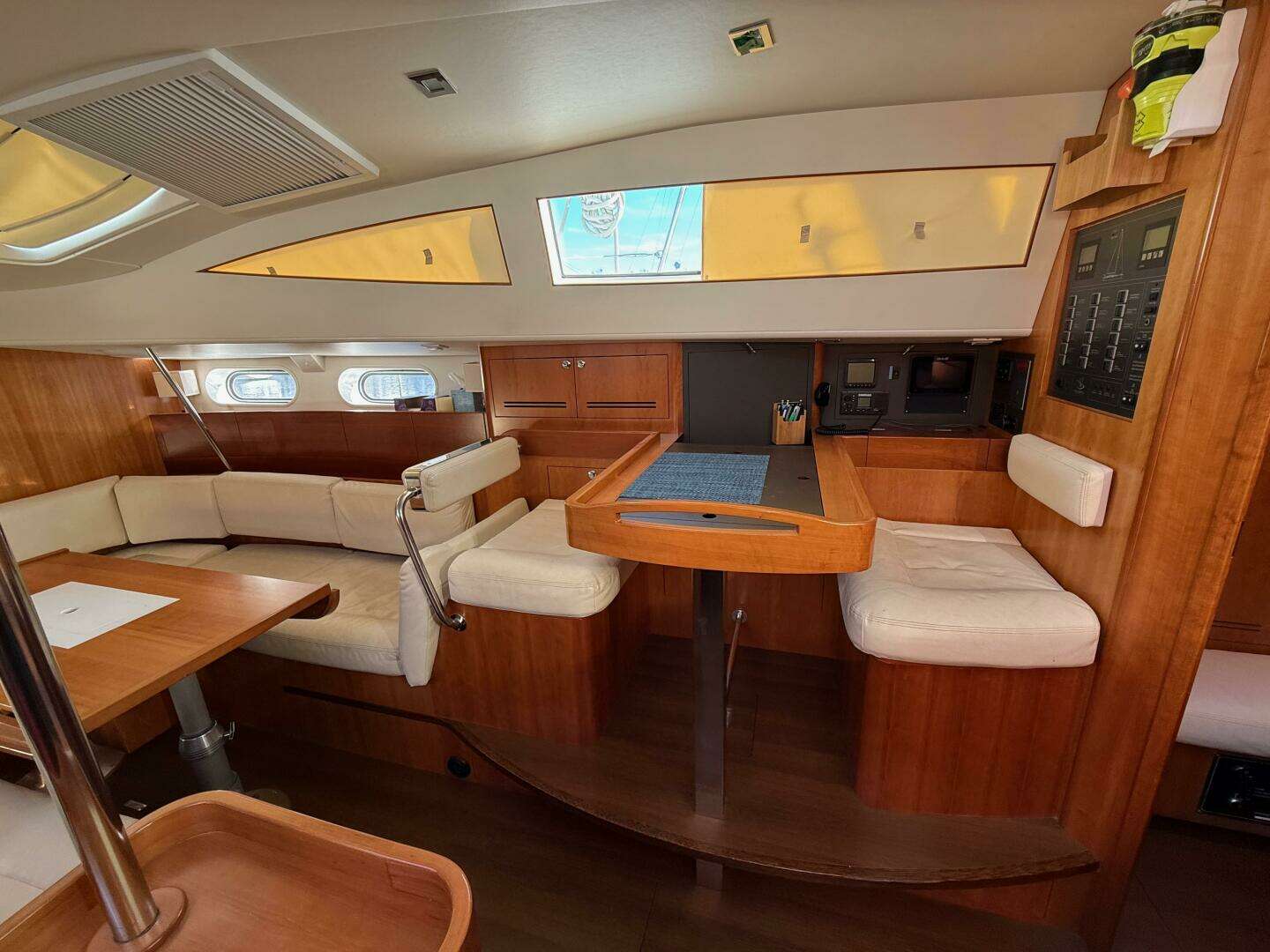 2011 Allures 45 - Image 42